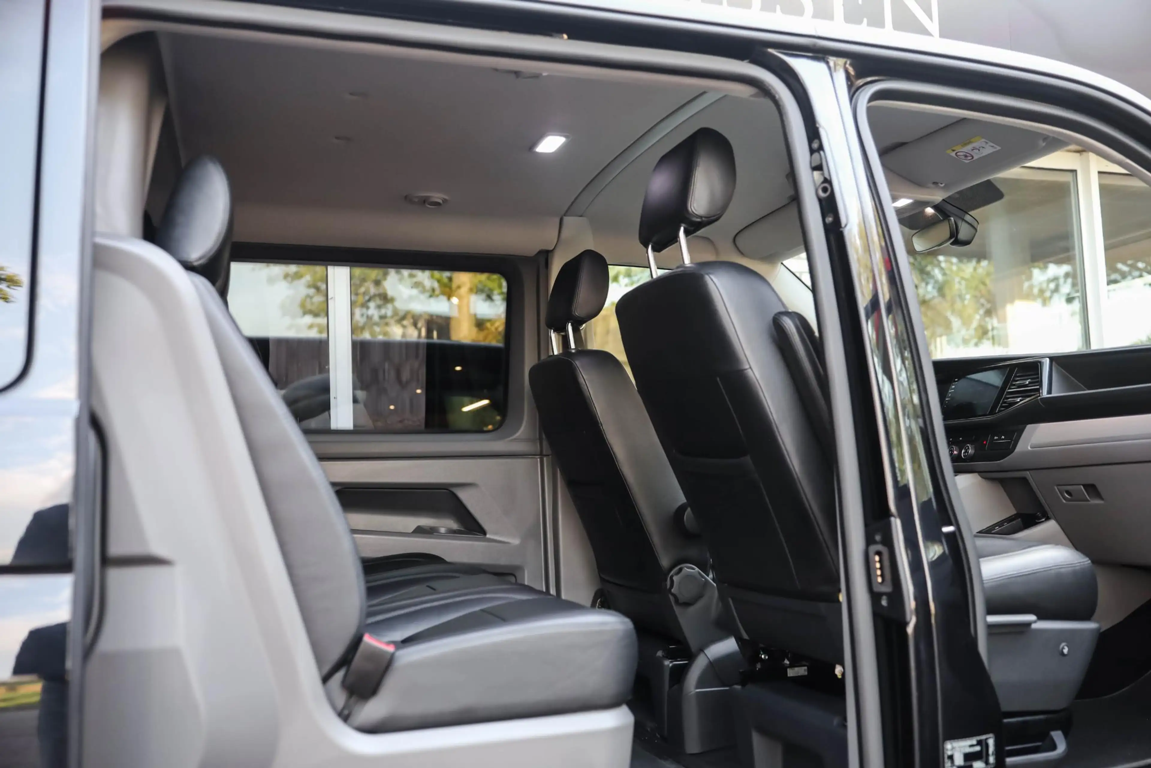 Volkswagen T6.1 Transporter 2.0 TDI L2H1 28 Bulli Automaat Camera Led Apple Ca — photo 37