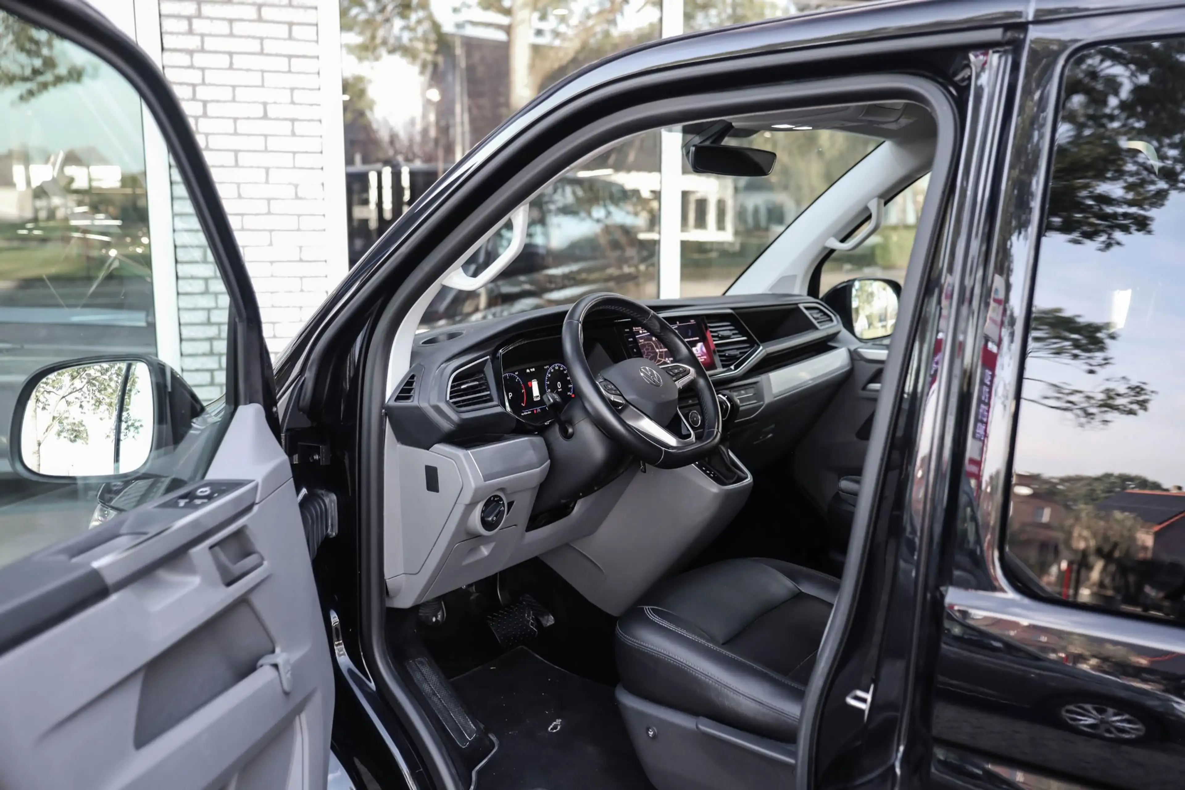 Volkswagen T6.1 Transporter 2.0 TDI L2H1 28 Bulli Automaat Camera Led Apple Ca — photo 5