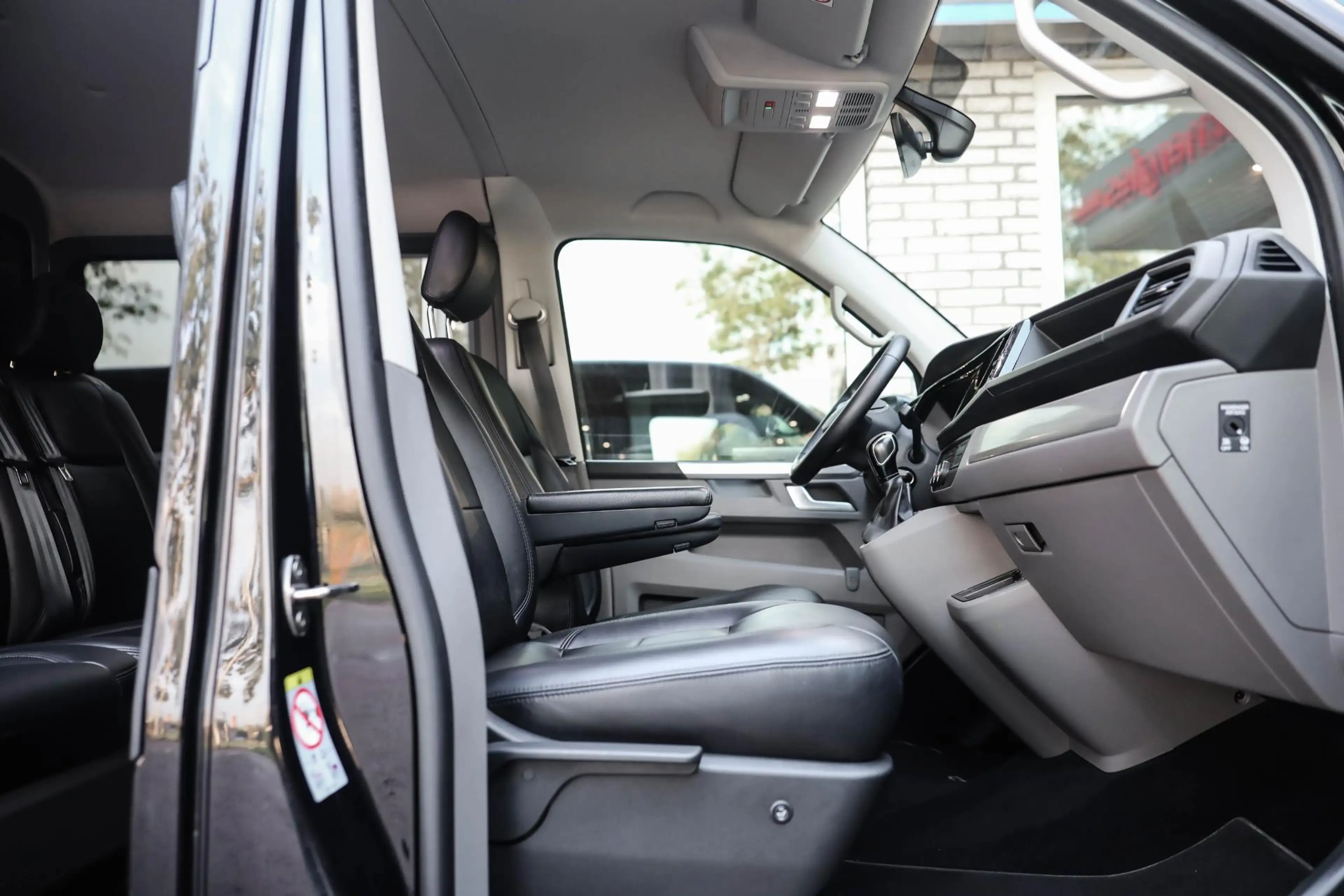 Volkswagen T6.1 Transporter 2.0 TDI L2H1 28 Bulli Automaat Camera Led Apple Ca — photo 39