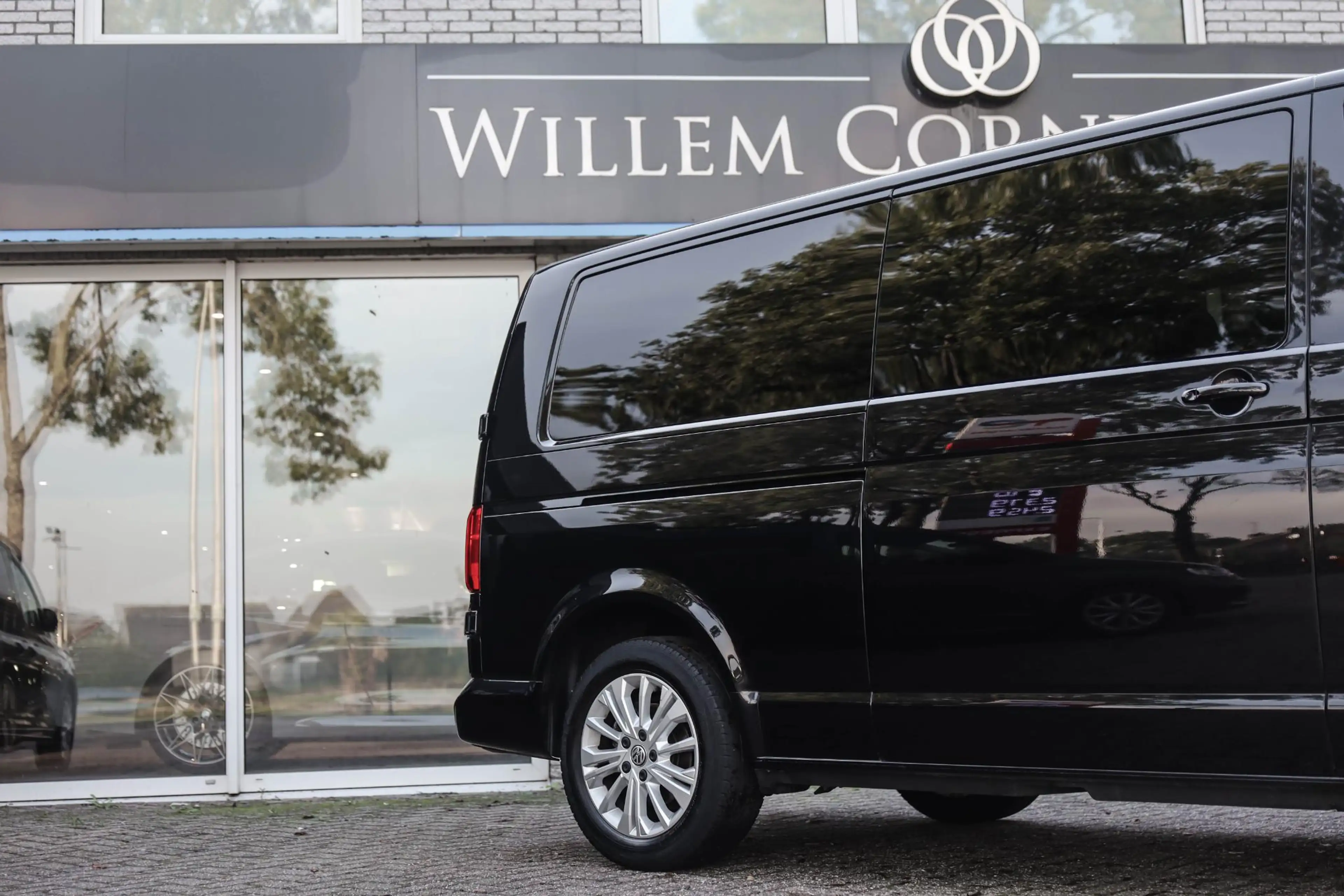 Volkswagen T6.1 Transporter 2.0 TDI L2H1 28 Bulli Automaat Camera Led Apple Ca — photo 16