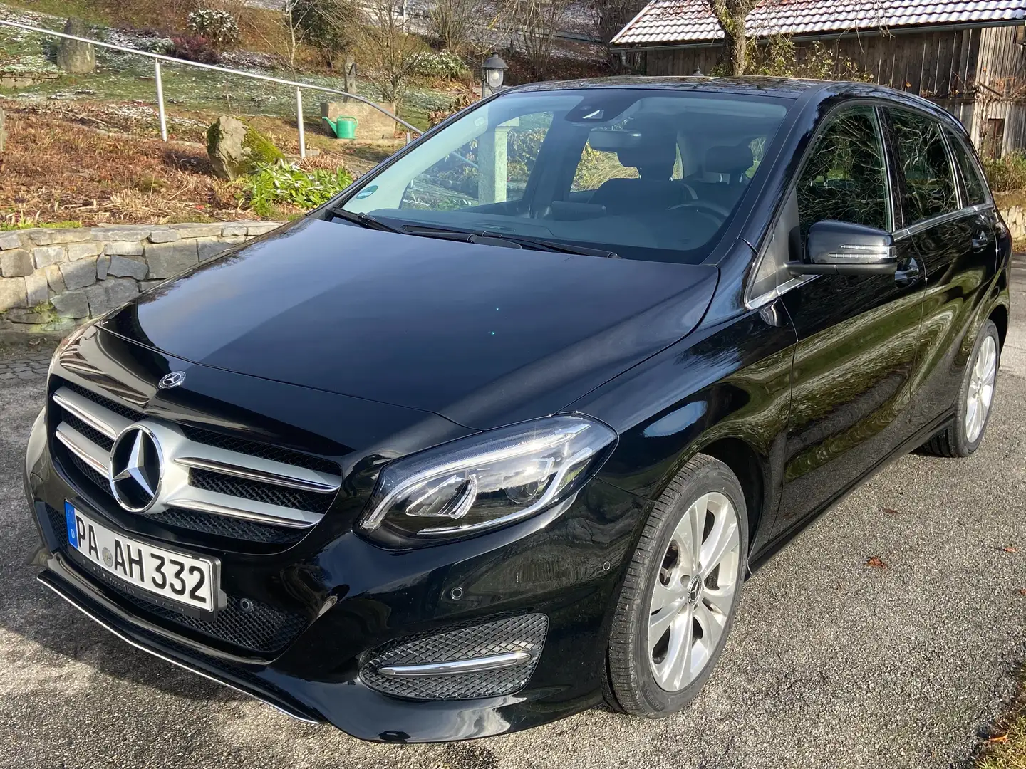Mercedes-Benz B 180 B 180 (CDI) d 7G-DCT Urban Schwarz - 1