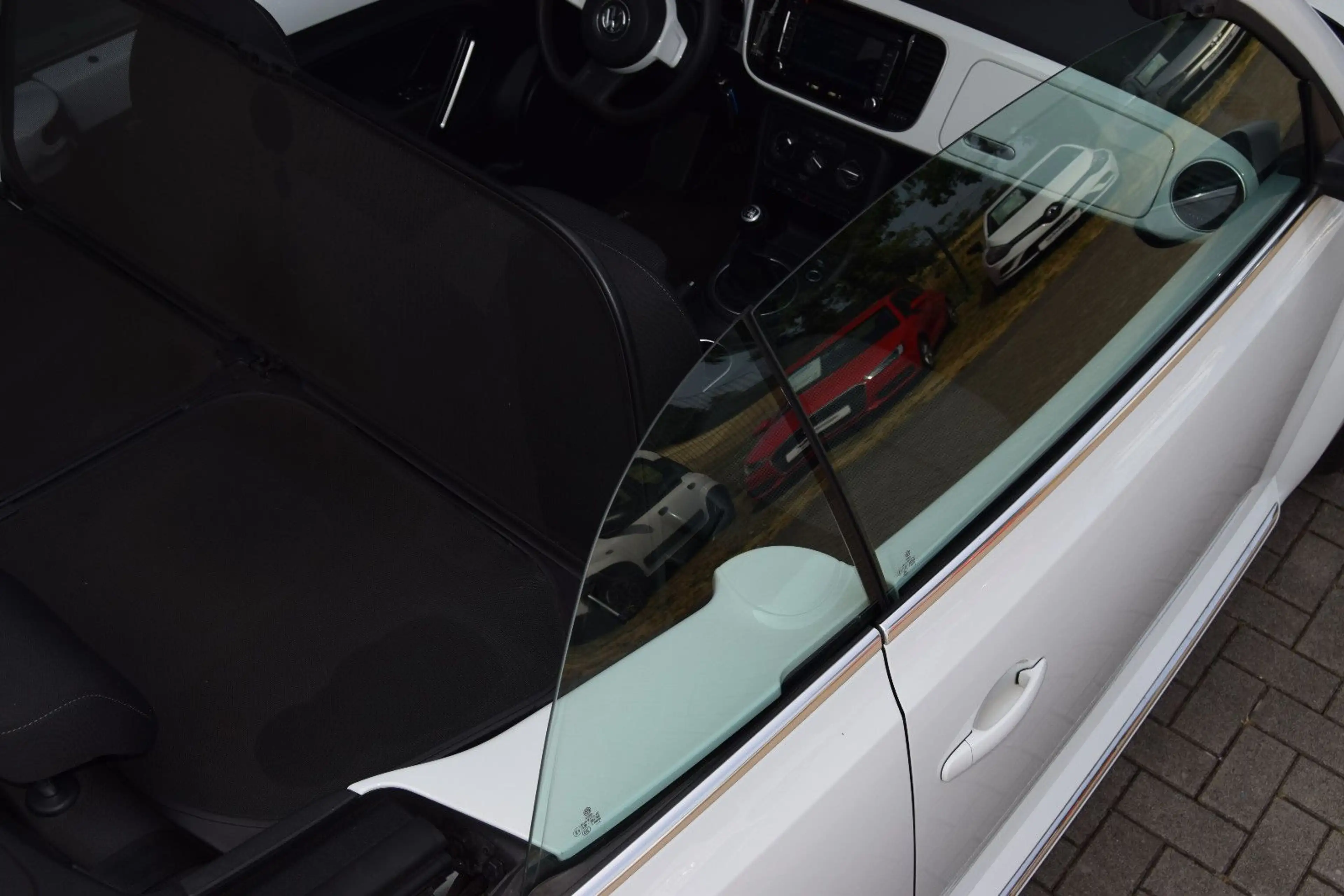 Volkswagen Beetle Design Cabriolet — photo 9