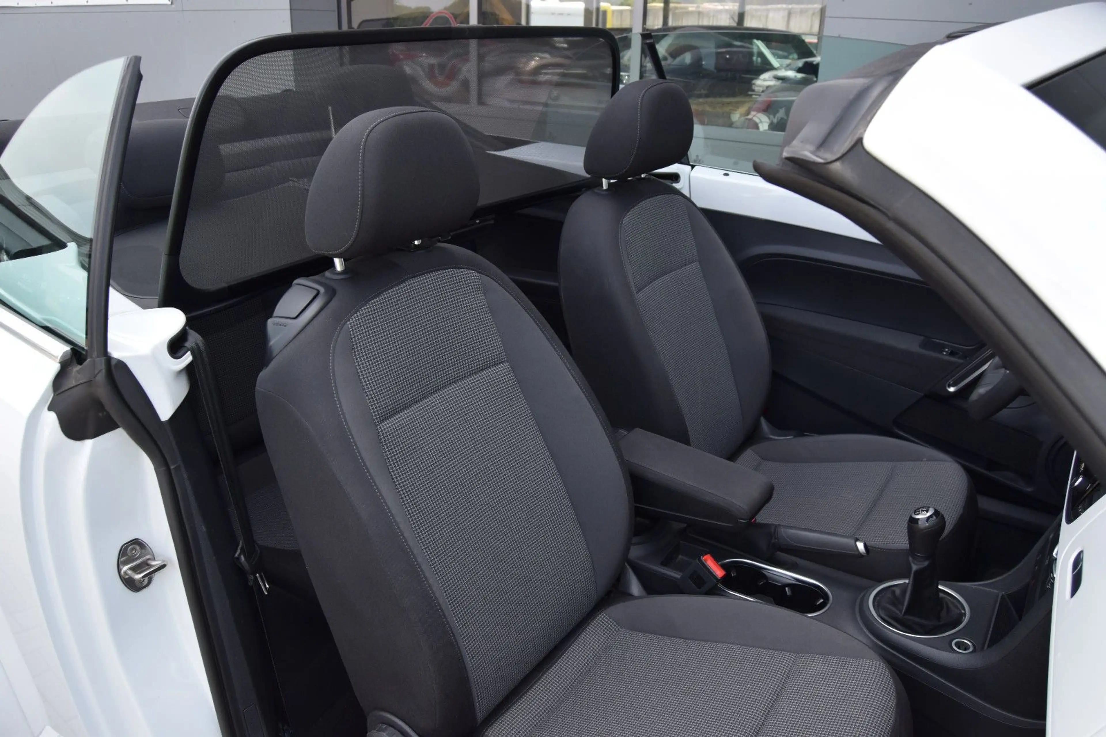 Volkswagen Beetle Design Cabriolet — photo 15