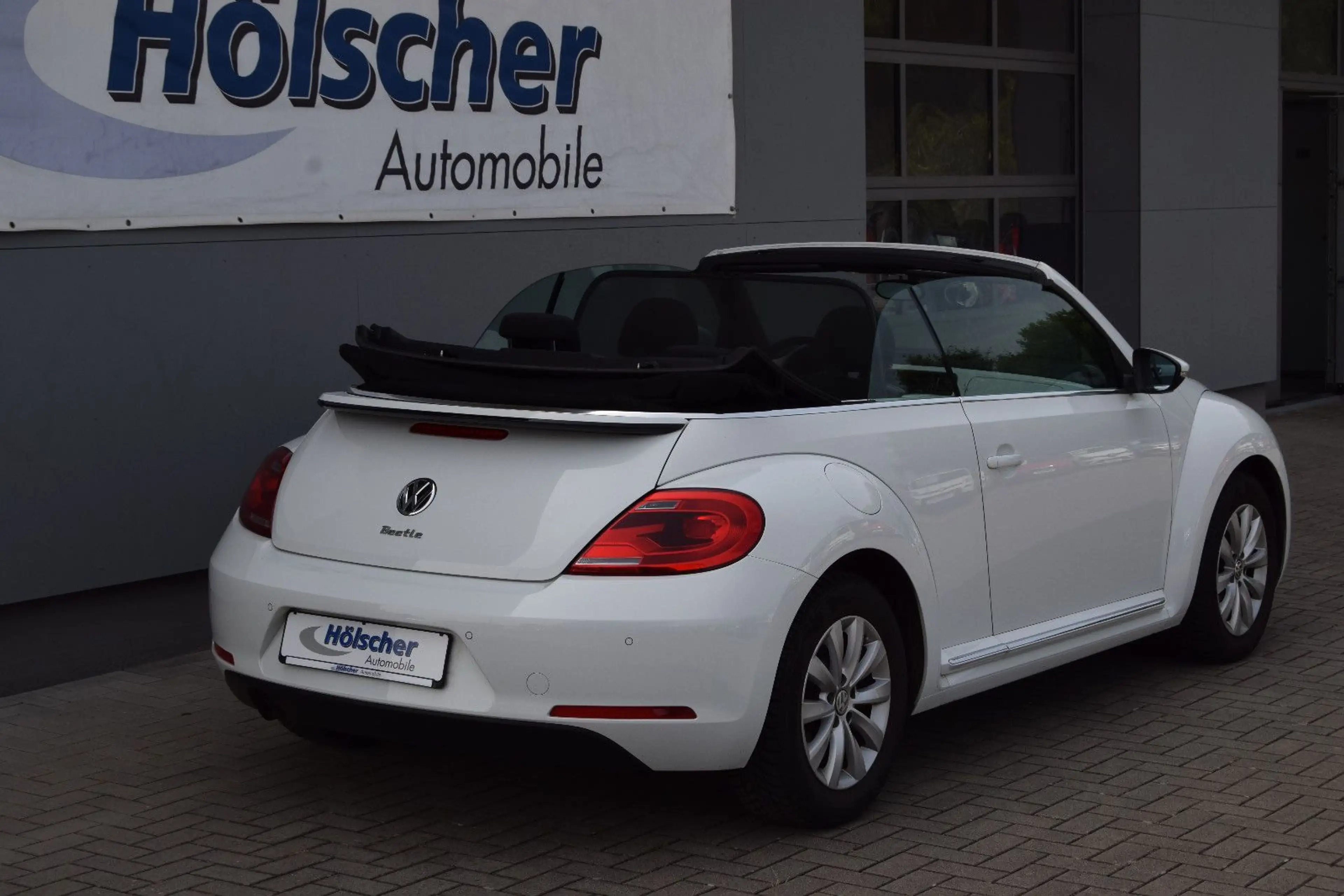 Volkswagen Beetle Design Cabriolet — photo 2
