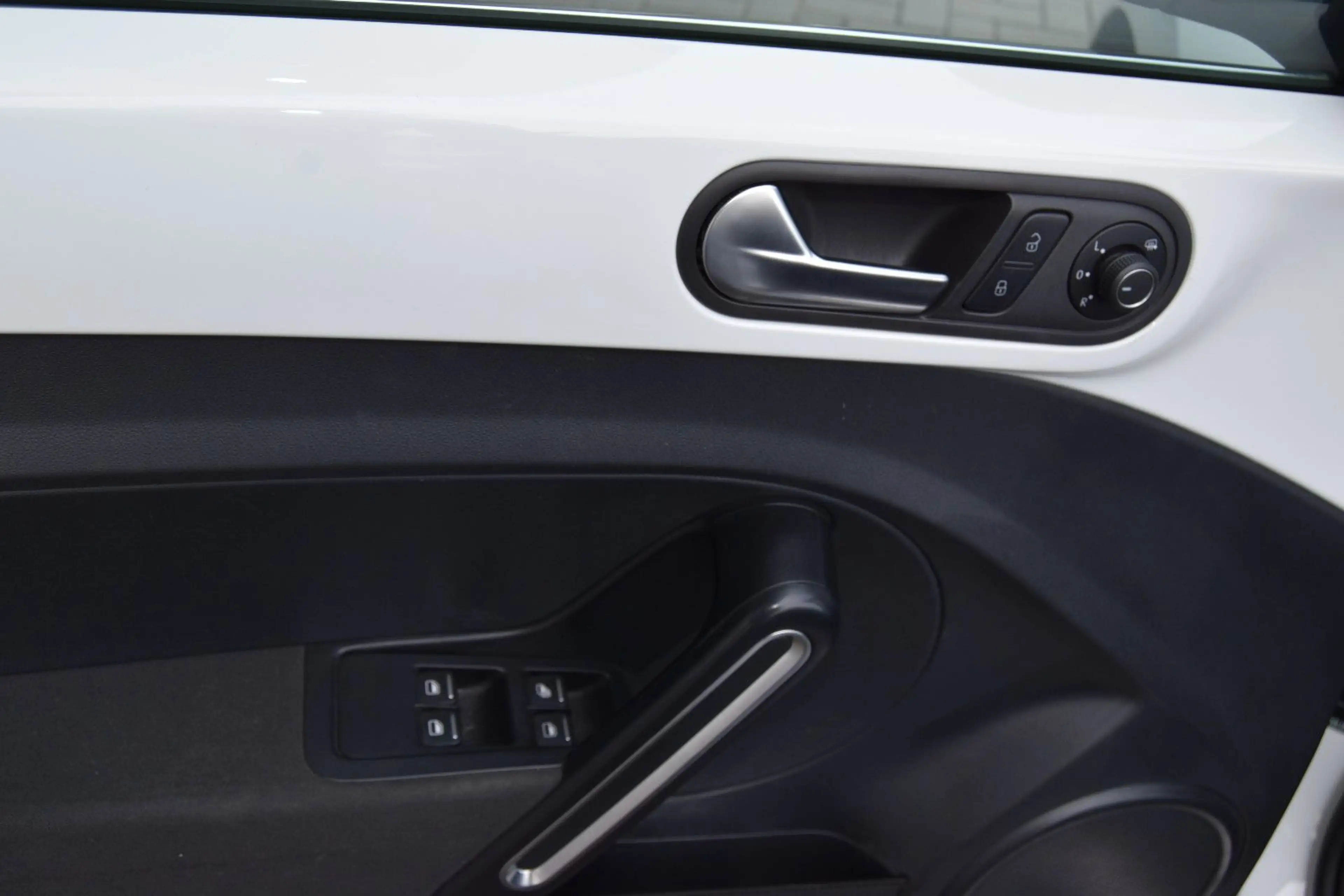 Volkswagen Beetle Design Cabriolet — photo 10