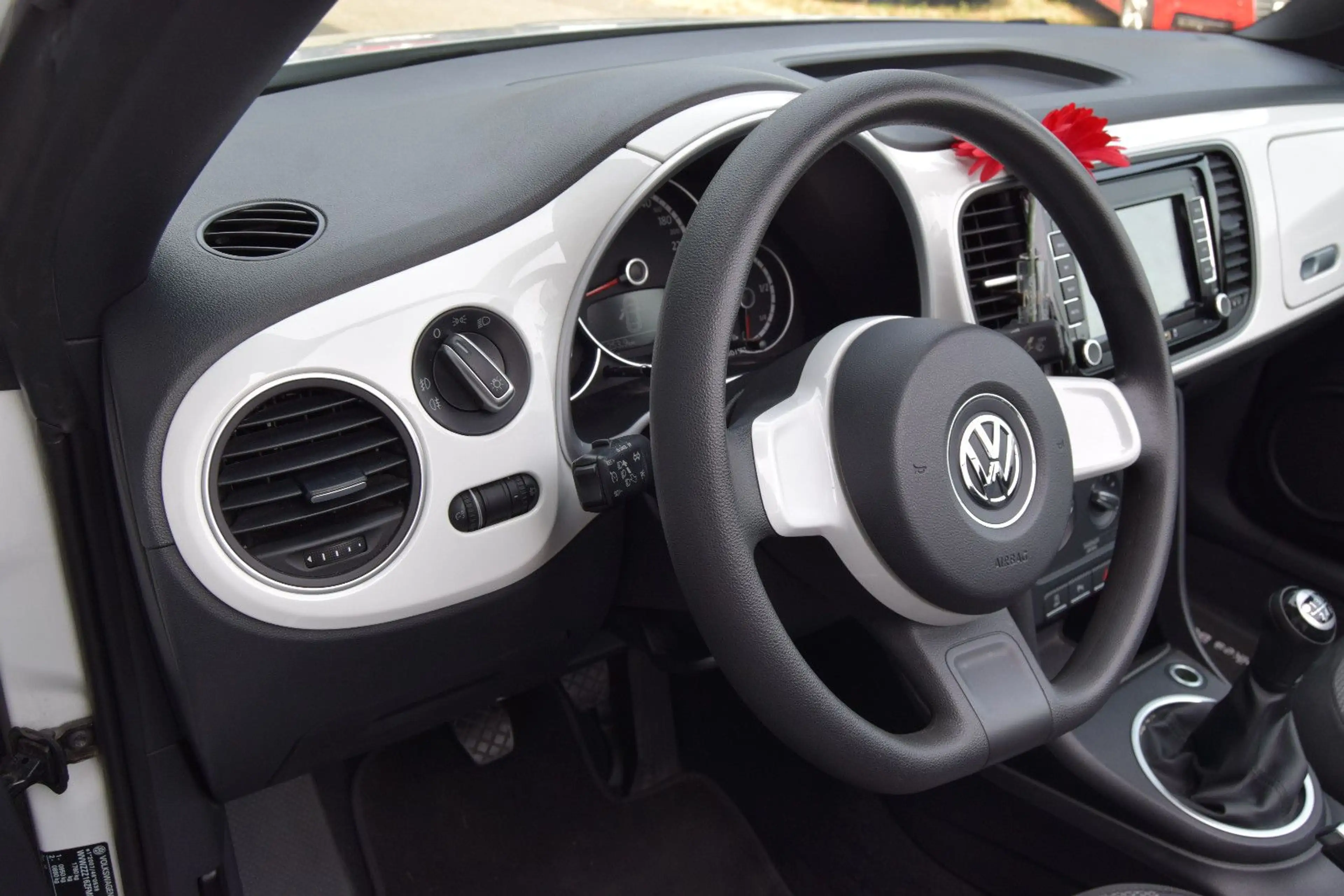 Volkswagen Beetle Design Cabriolet — photo 11