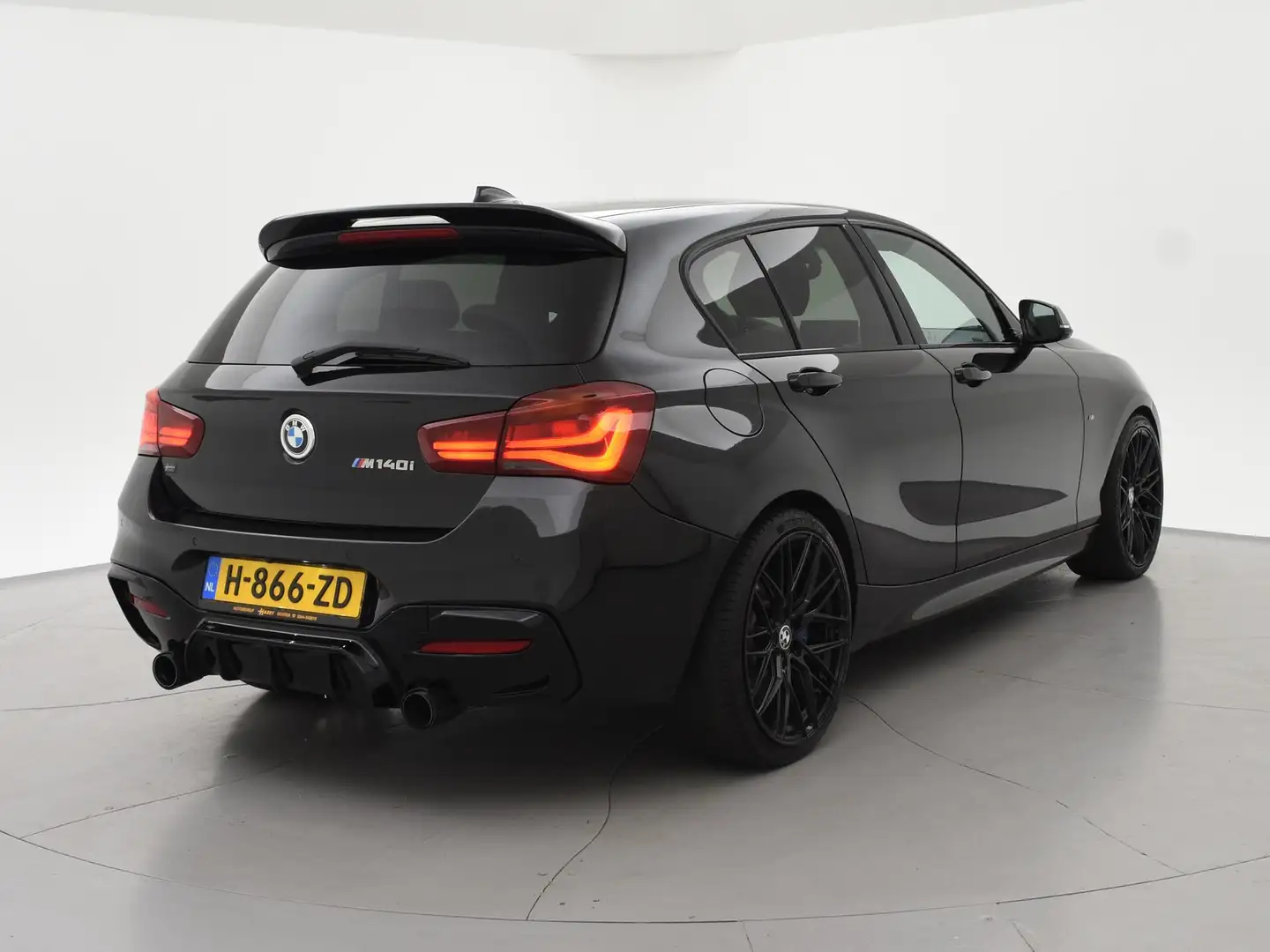 BMW 140 1-serie M140i 340 PK M-SPORT AUT8 + HARMAN/KARDON Black - 2