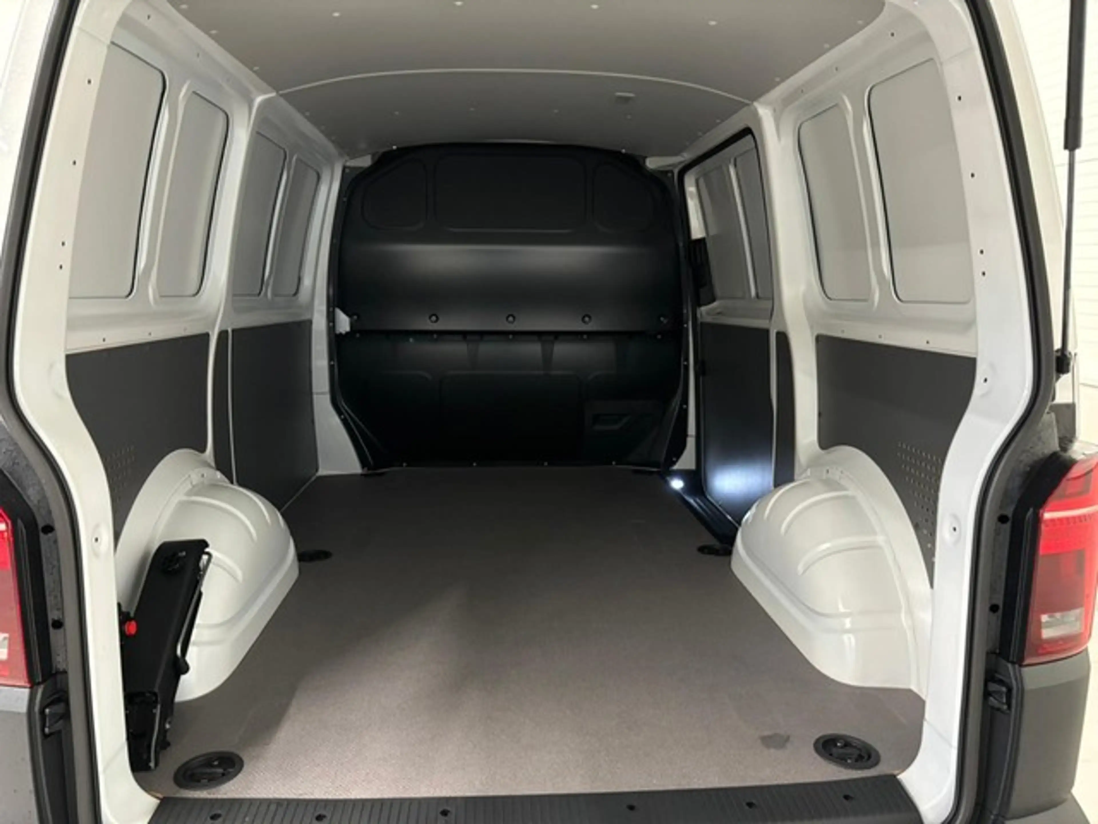 Volkswagen T6.1 Transporter 2.0 TDI Kasten KAMERA+ NAVI+AHK — photo 10
