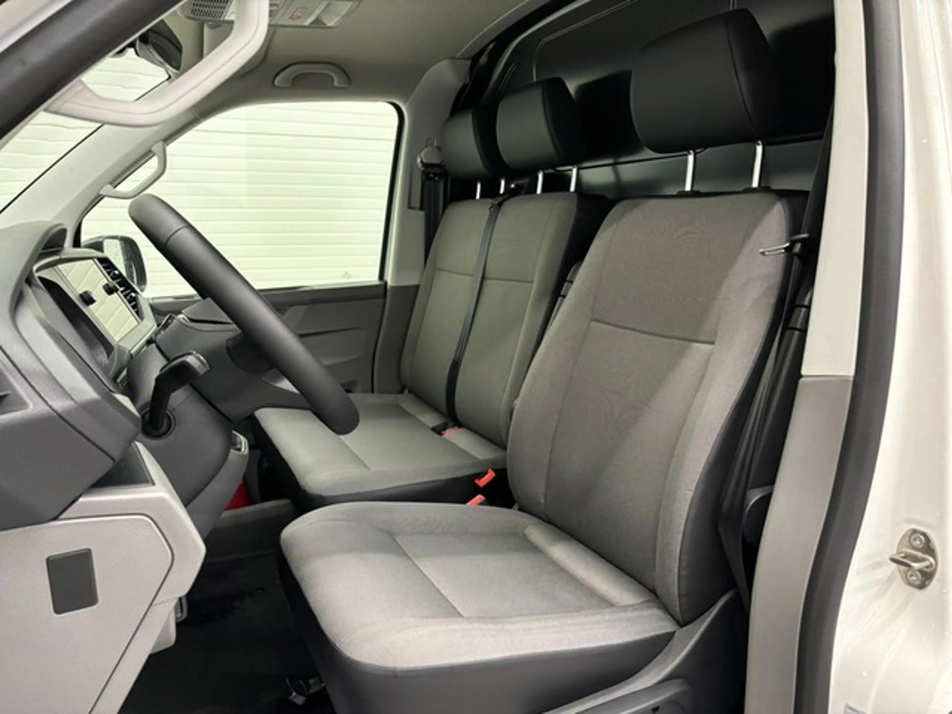 Volkswagen T6.1 Transporter 2.0 TDI Kasten KAMERA+ NAVI+AHK — photo 11