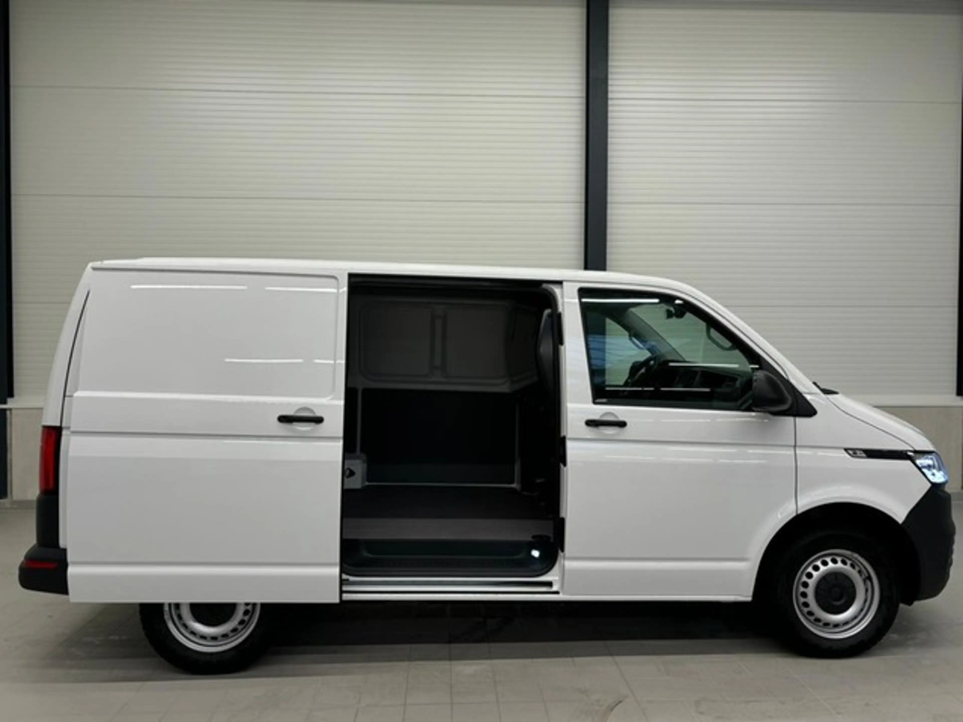 Volkswagen T6.1 Transporter 2.0 TDI Kasten KAMERA+ NAVI+AHK — photo 9