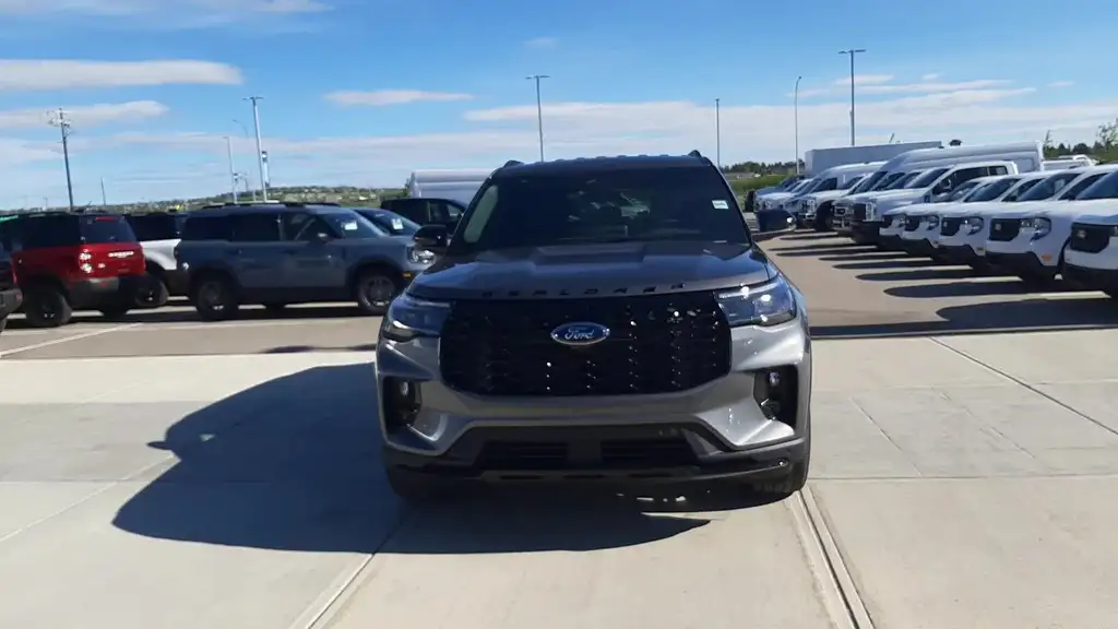 Ford Explorer 2026 photo 3