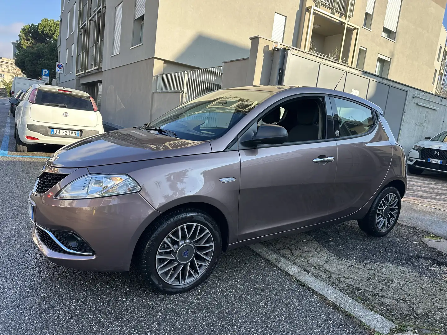 Lancia Ypsilon 1.2 8v Gold c/CL ecochic Gpl 69cv - 1
