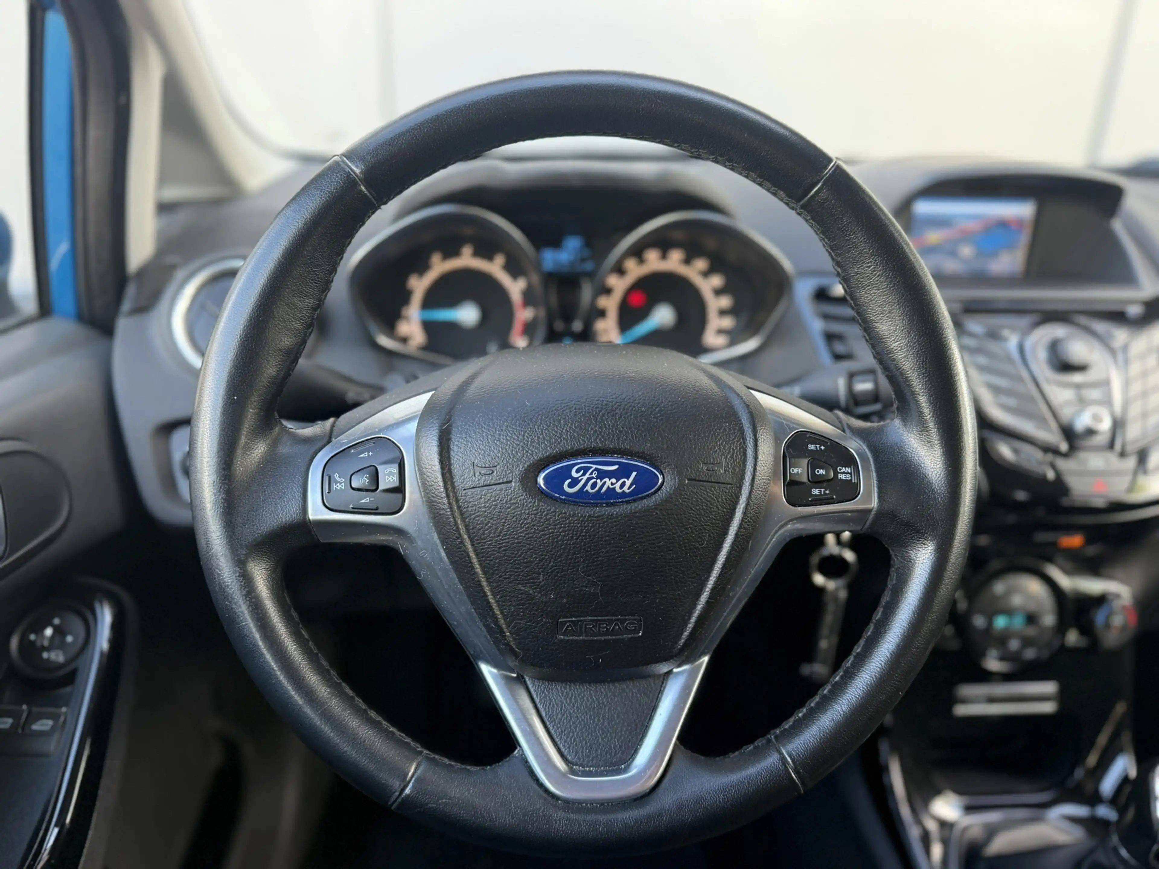Ford Fiesta 1.0 Titanium — photo 14