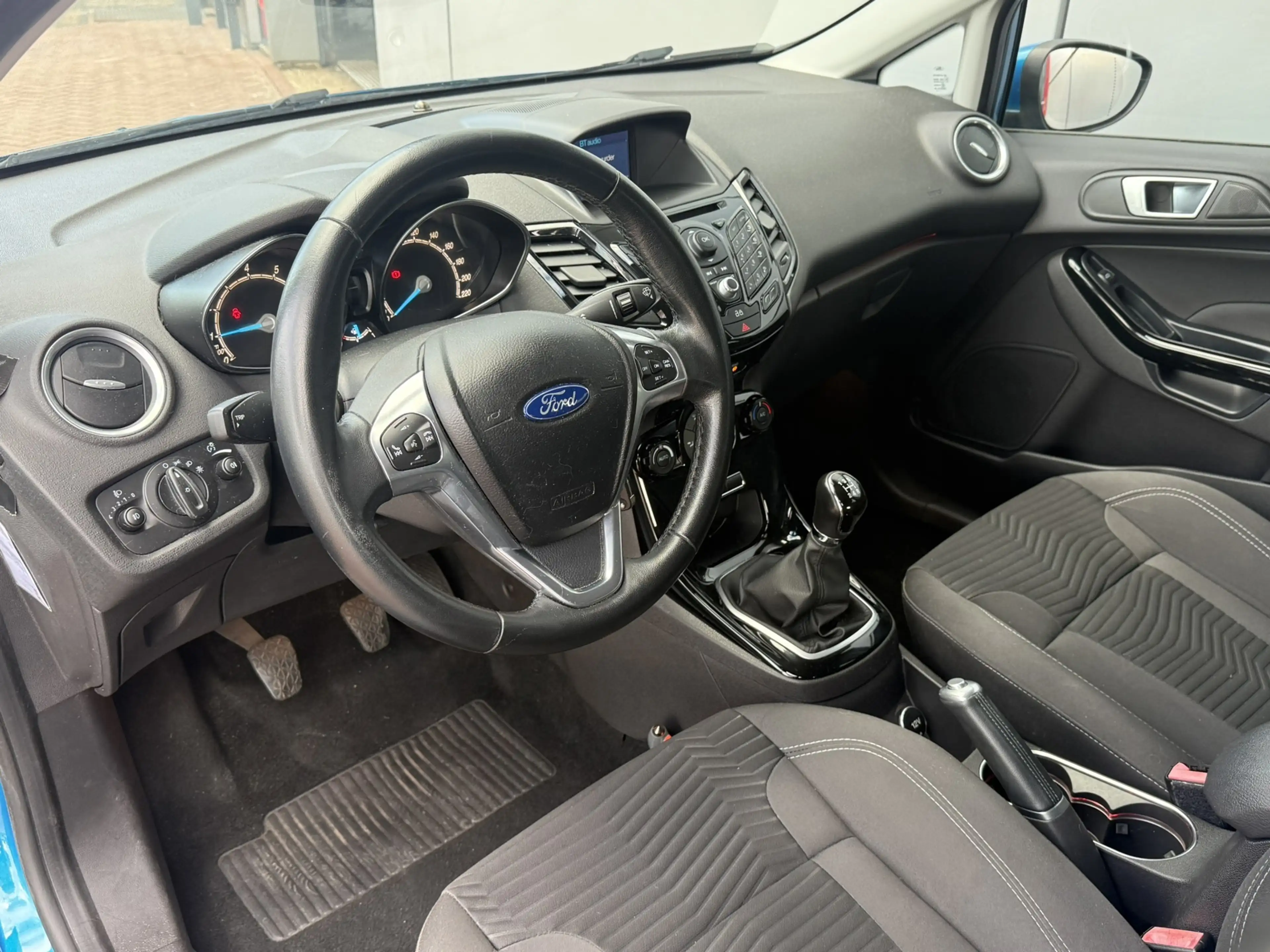 Ford Fiesta 1.0 Titanium — photo 8
