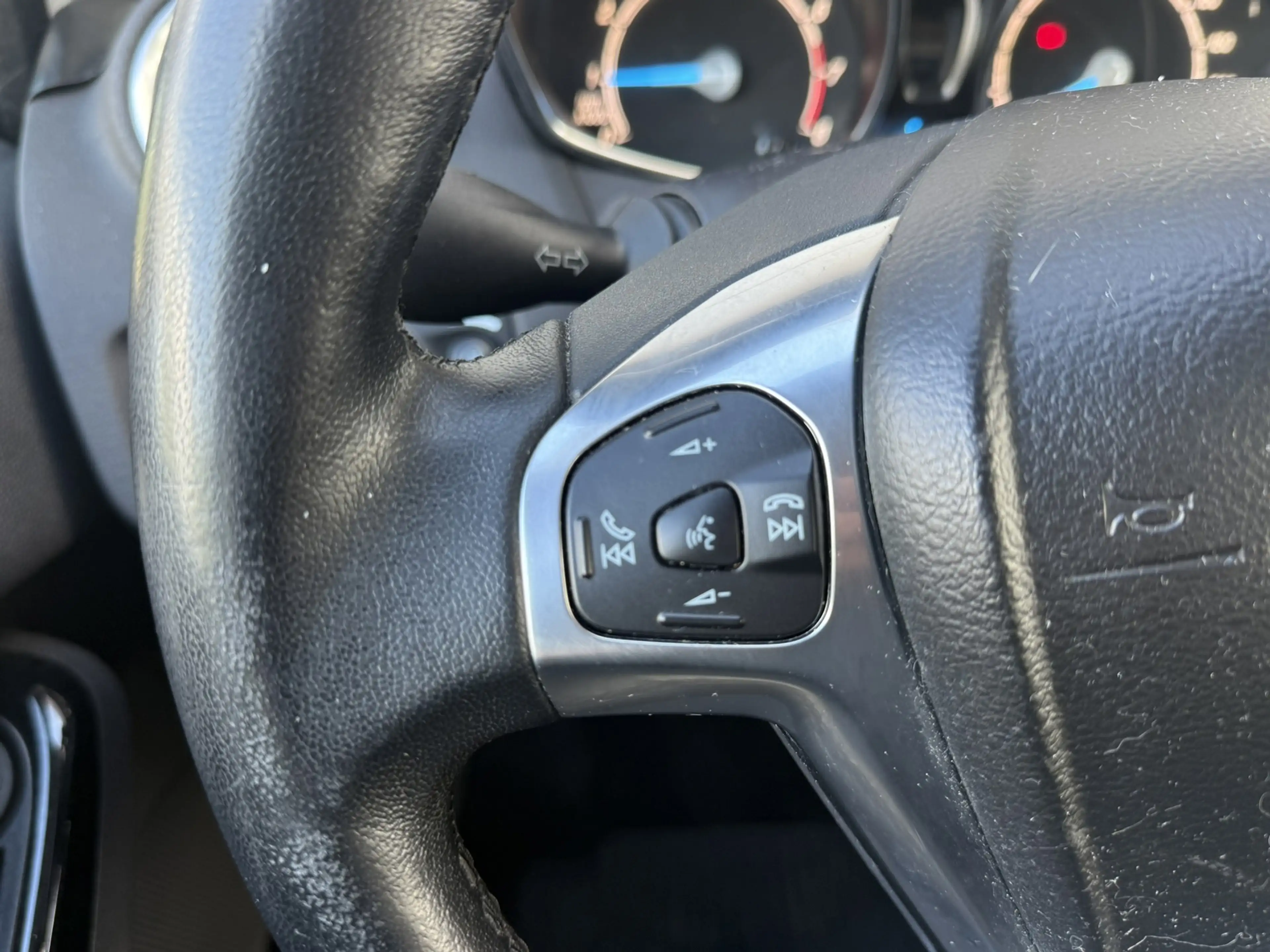 Ford Fiesta 1.0 Titanium — photo 15