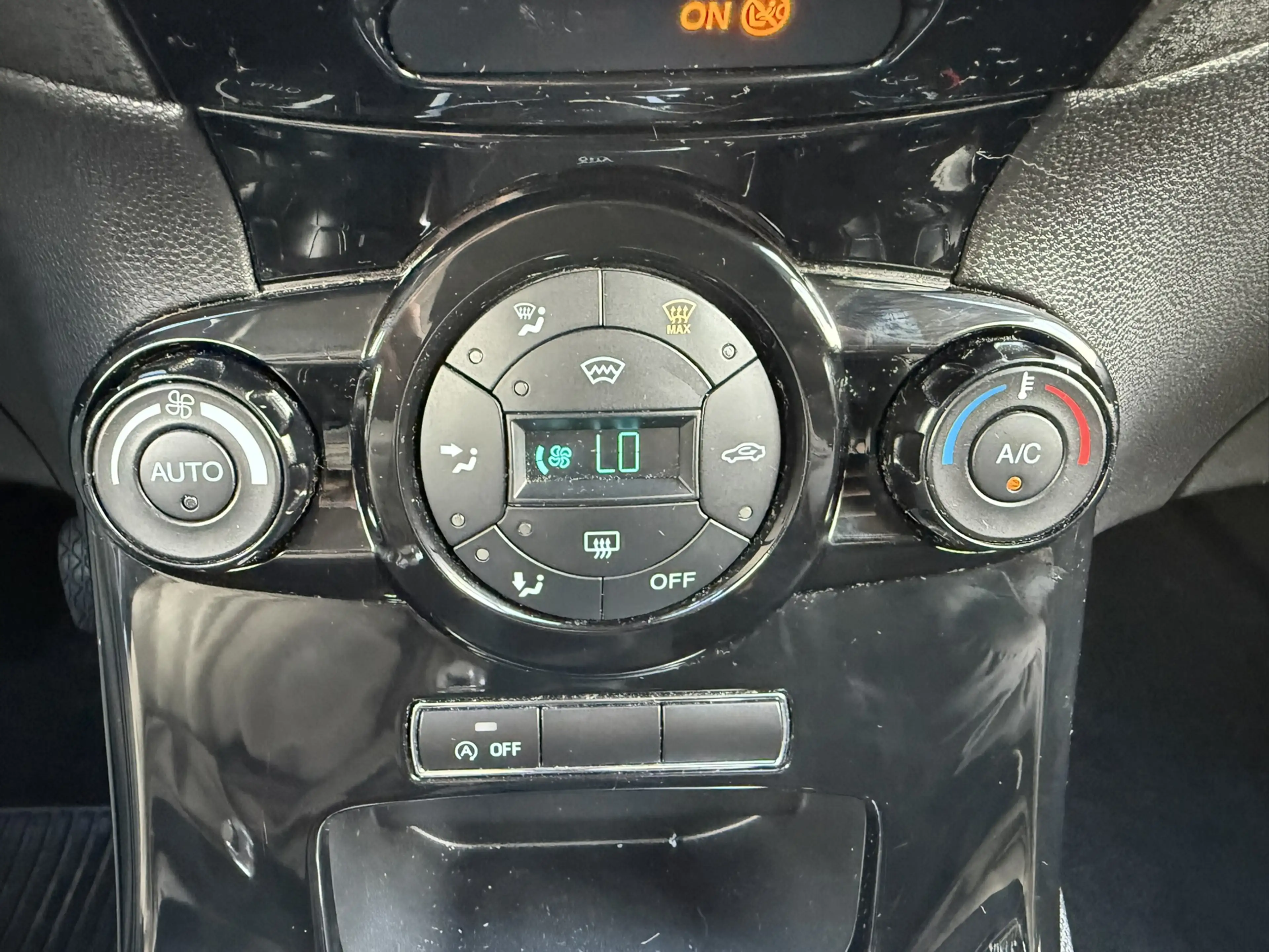 Ford Fiesta 1.0 Titanium — photo 18
