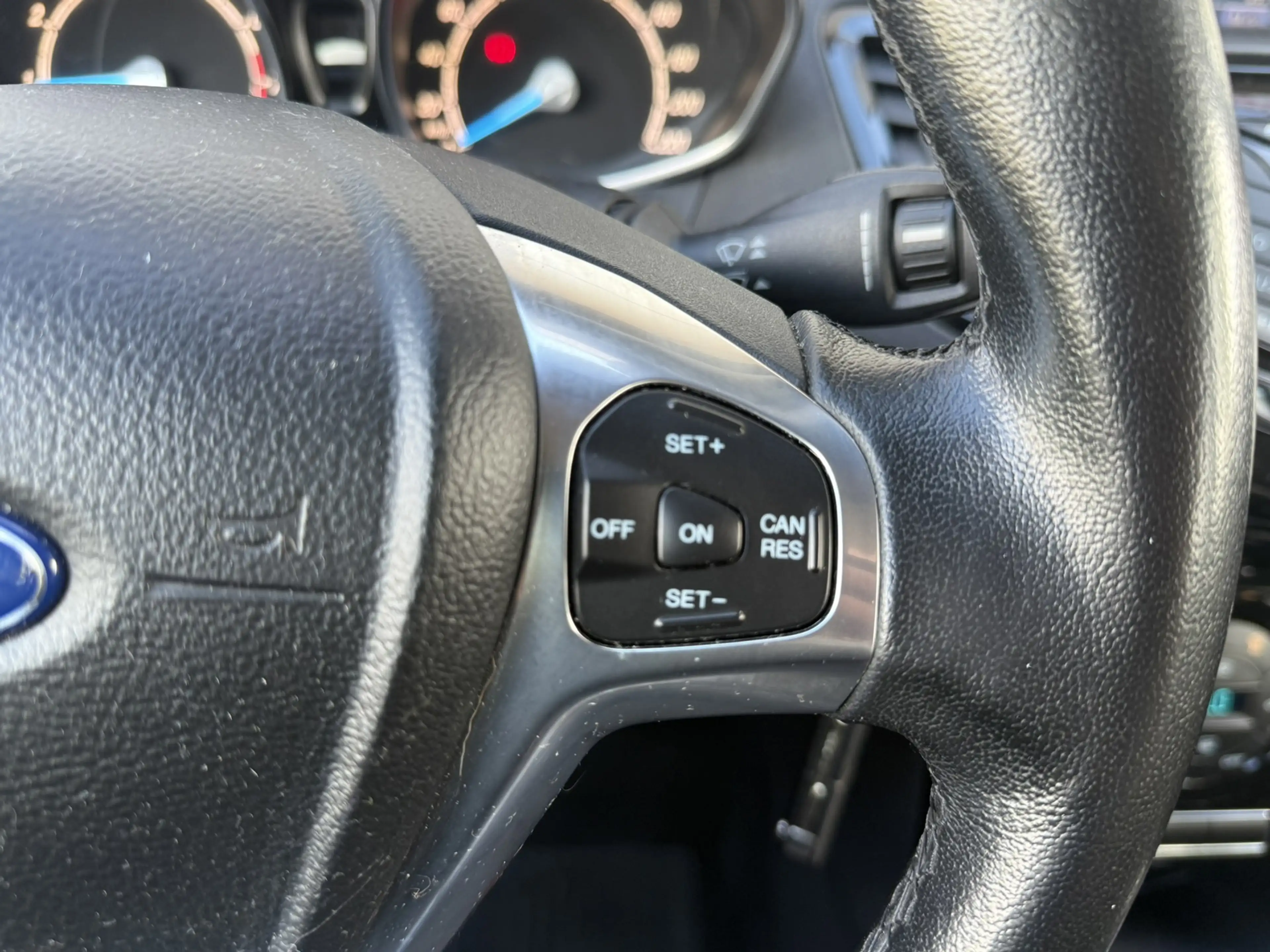 Ford Fiesta 1.0 Titanium — photo 16