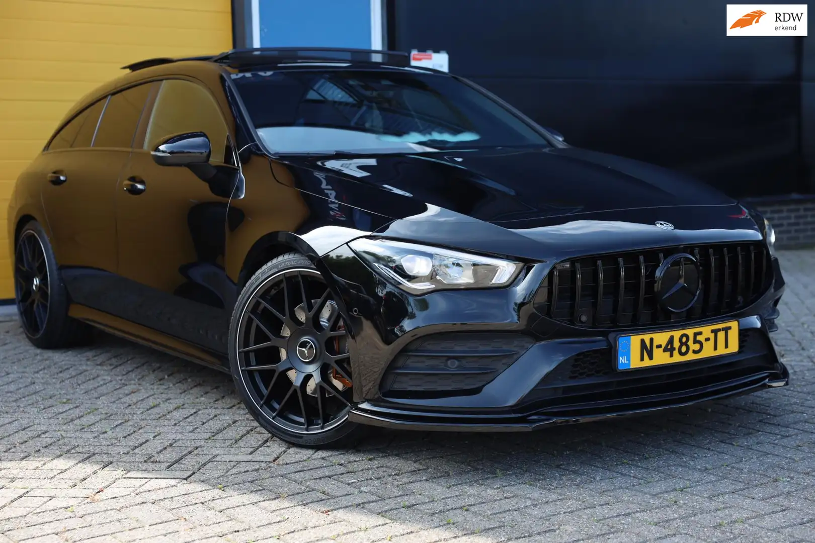 Mercedes-Benz CLA 200 Shooting Brake AMG 45 Look / AUT / Navi / Ecc / La Zwart - 1