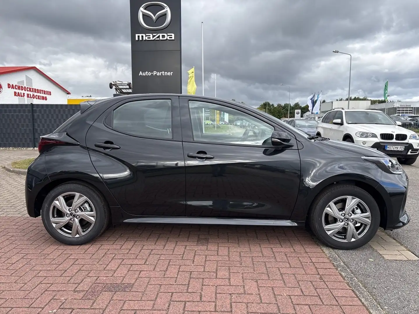 Mazda 2 Hybrid 1.5L Hybrid VVT-i 116 Exclusive-Line Fekete - 2