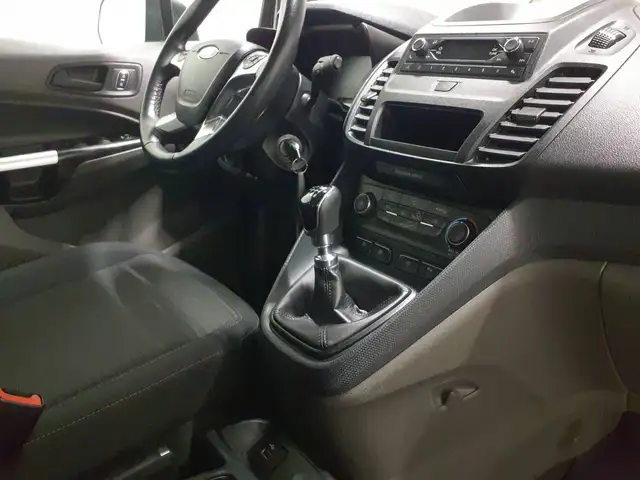 Ford Transit Connect view 11