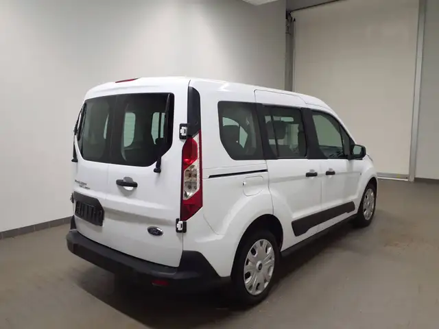 Ford Transit Connect view 4