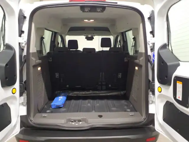 Ford Transit Connect view 16