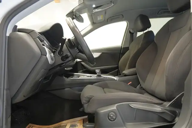 Audi A4 view 15