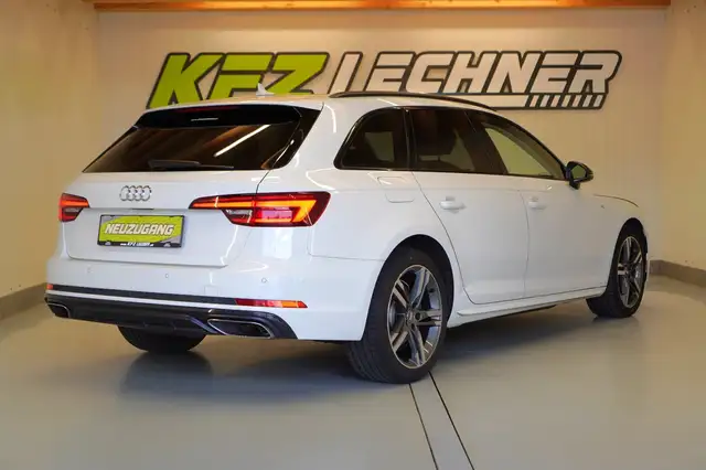 Audi A4 view 4