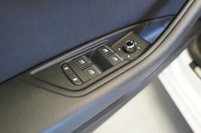 Audi A4 view 14