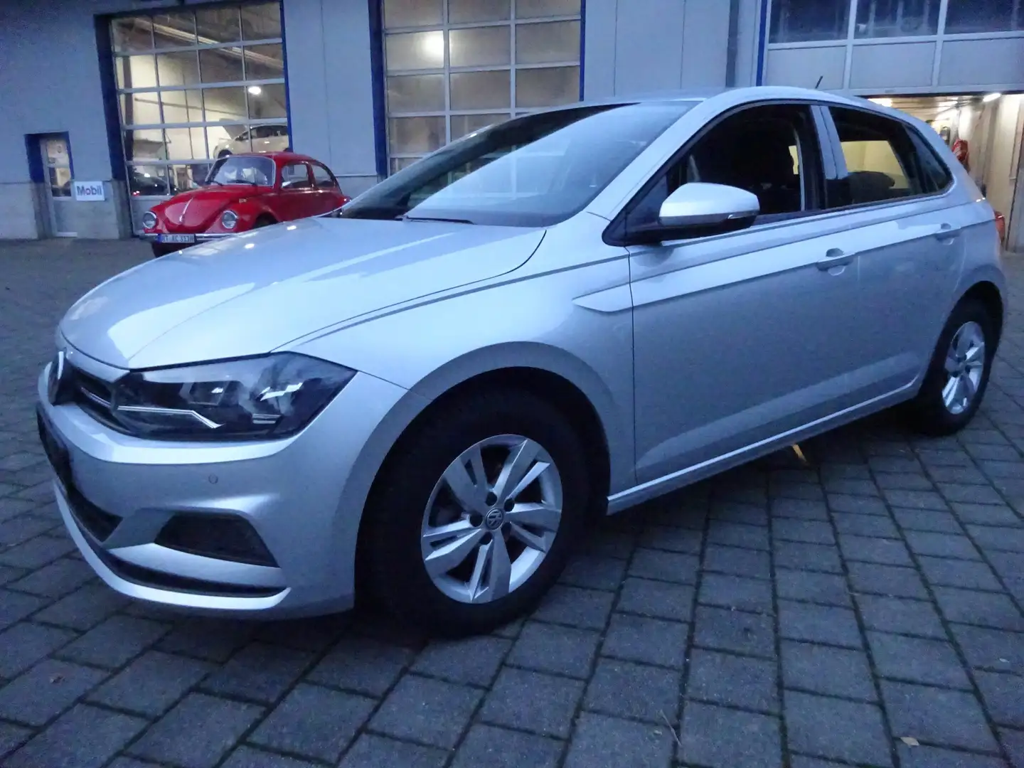 Volkswagen Polo Comfortl 70kw 95PS Navi Anhängekup Winterpaket Silber - 1