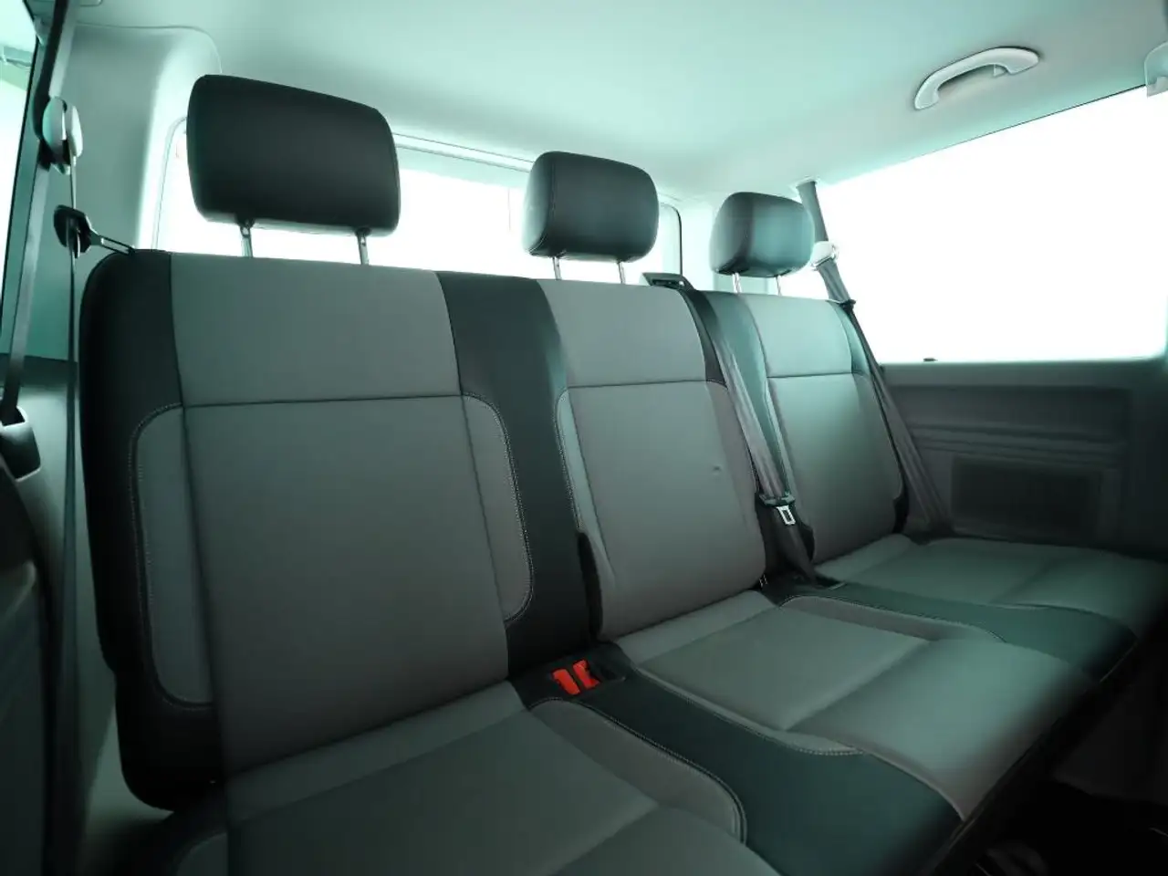 2023 Volkswagen T6.1 Caravelle 2.0TDI Highline AHK 8 Sitze Sthzg, photograph 8