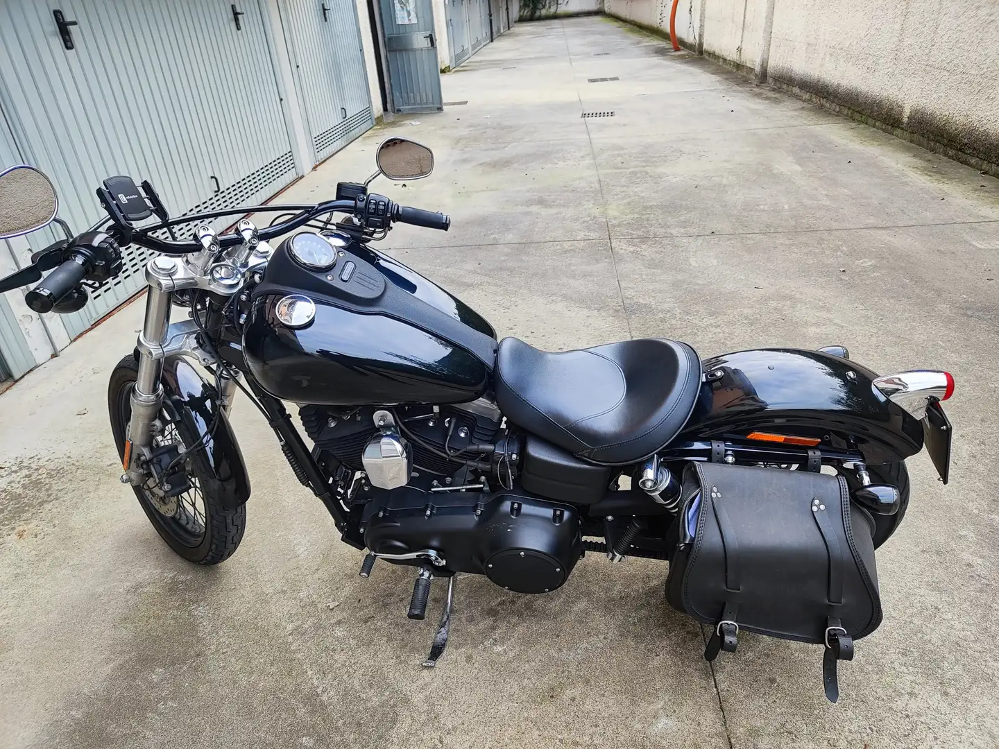 Harley-Davidson Dyna Street Bob Negru - 2