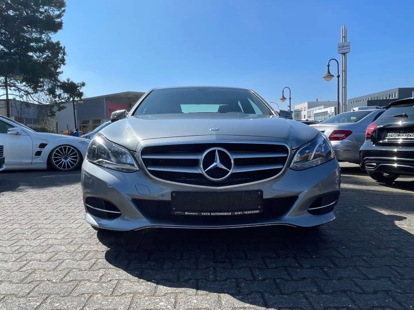 Mercedes-Benz E 200 CGI BlueEfficiency Avantgarde Silber - 2