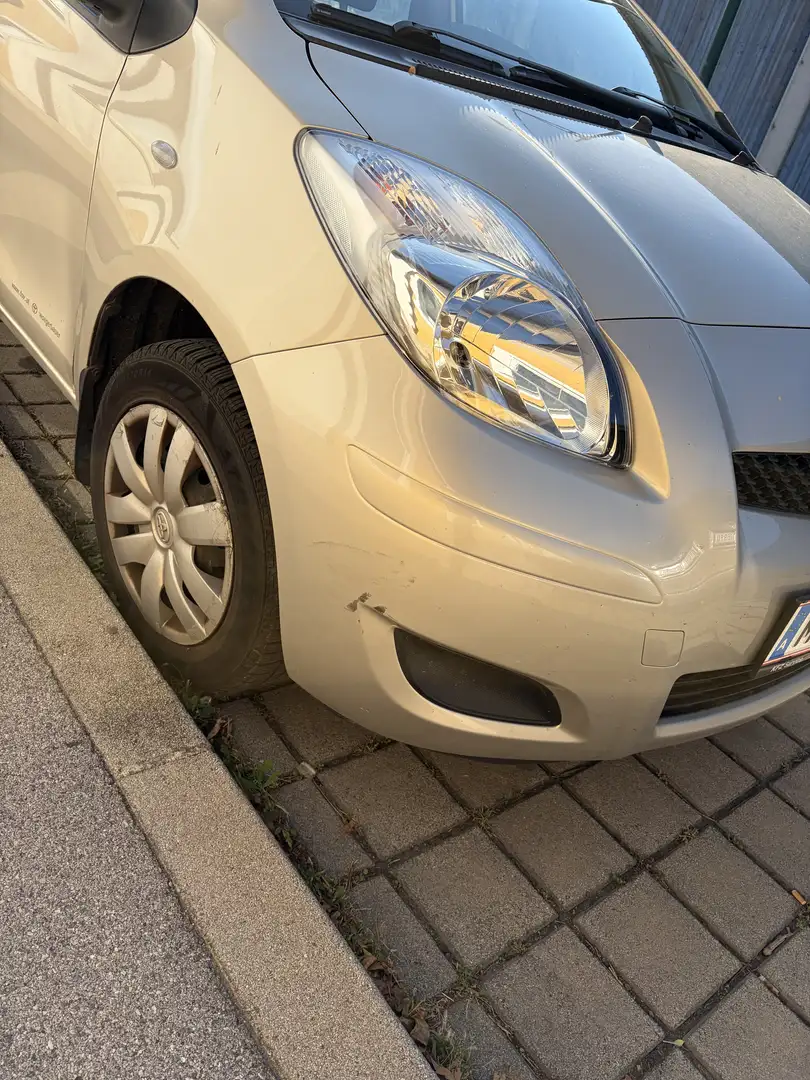 Toyota Yaris Basis Beige - 2