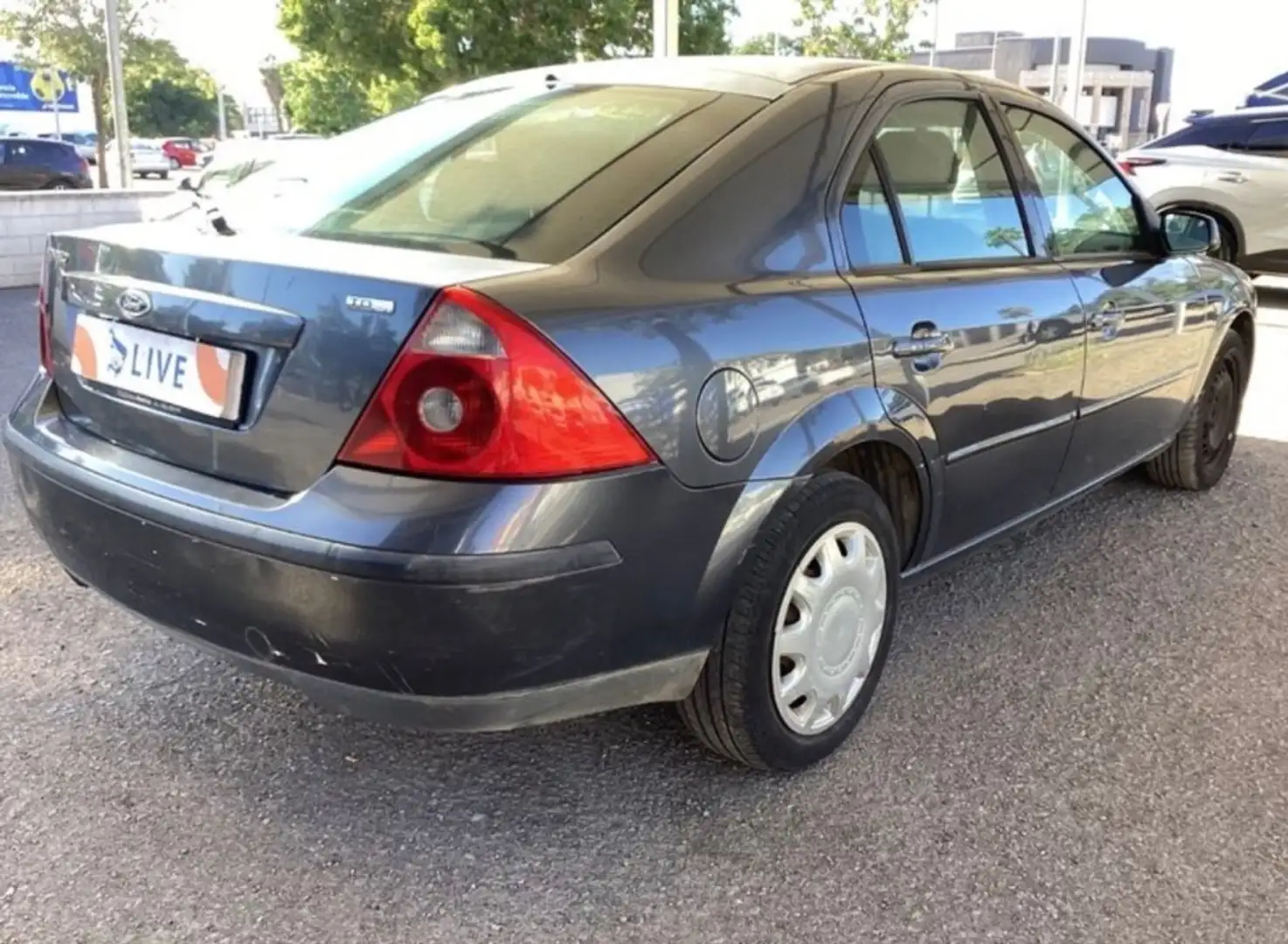 Ford Mondeo Familiar Automático de 5 Puertas Gris - 2