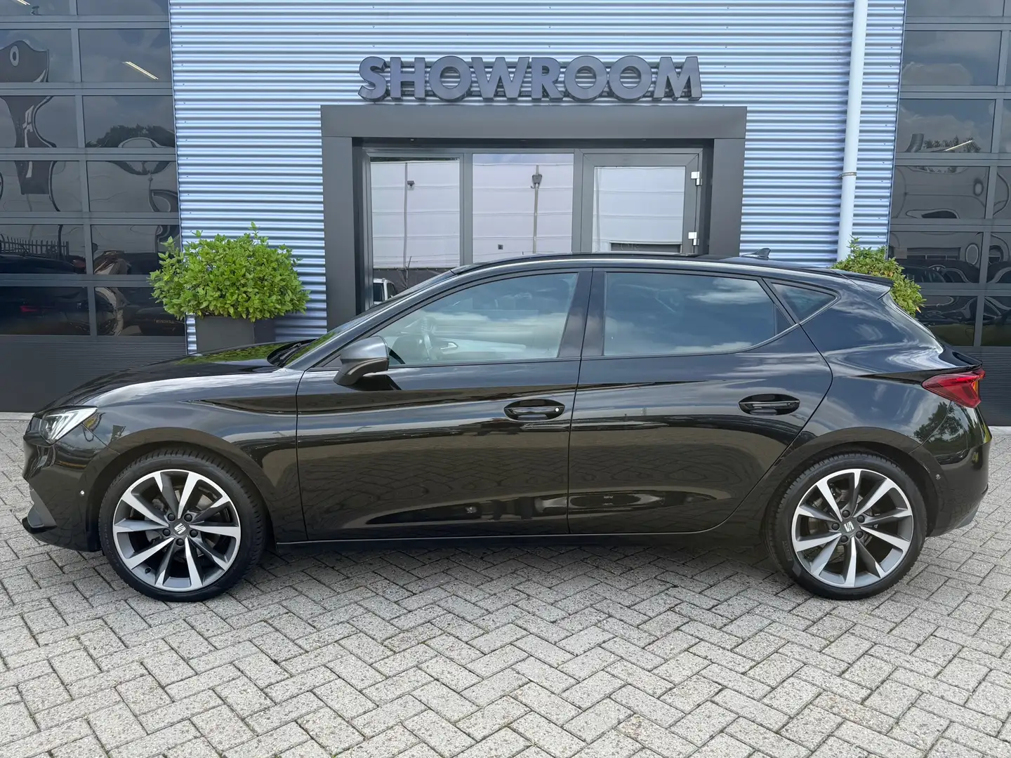 SEAT Leon 1.5 eTSI FR Automaat|Sfeerverlichting|Virtual cock Zwart - 2