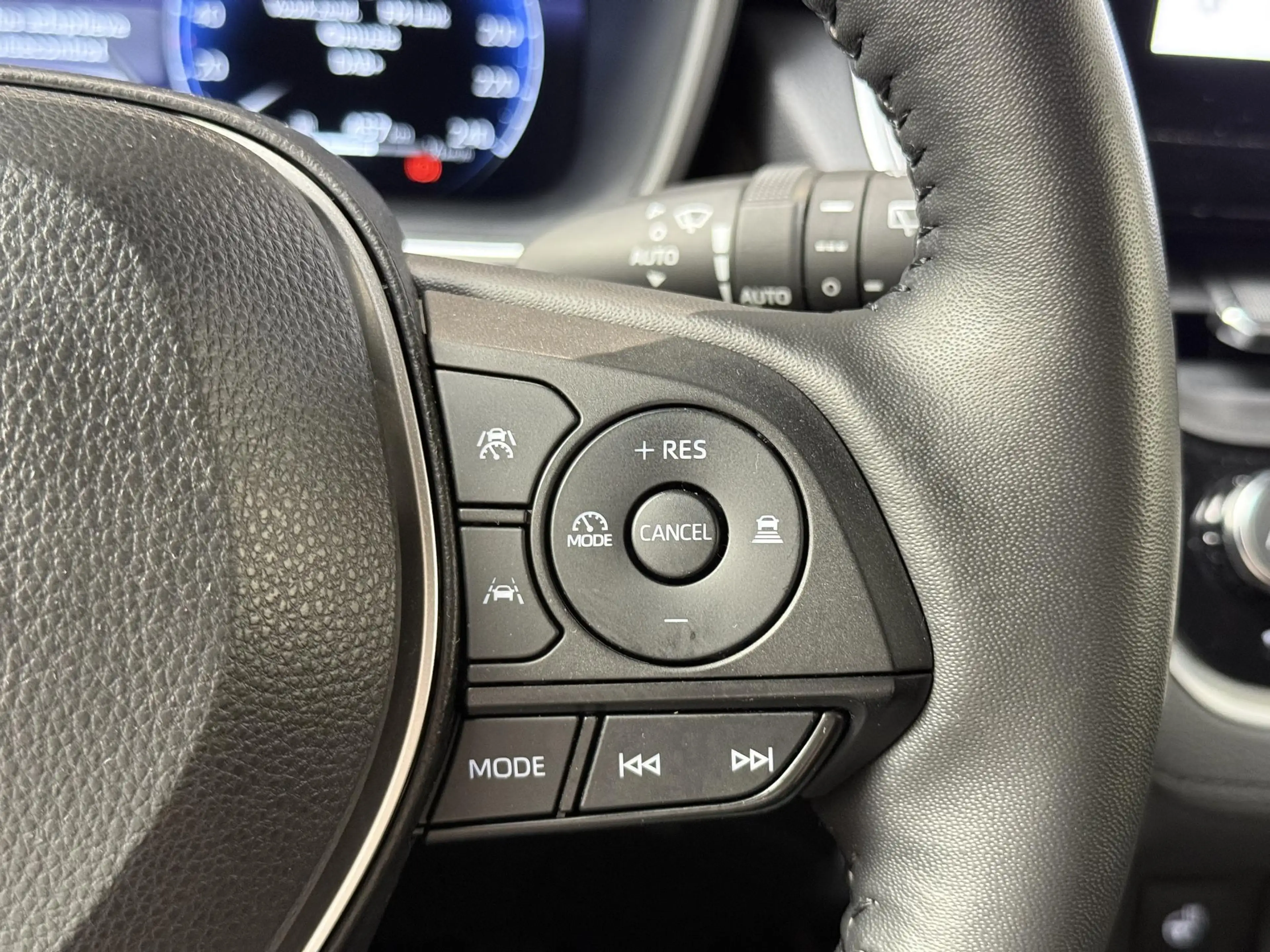 Toyota Corolla Cross 2.0 High Power Hybrid Launch Edition — photo 18