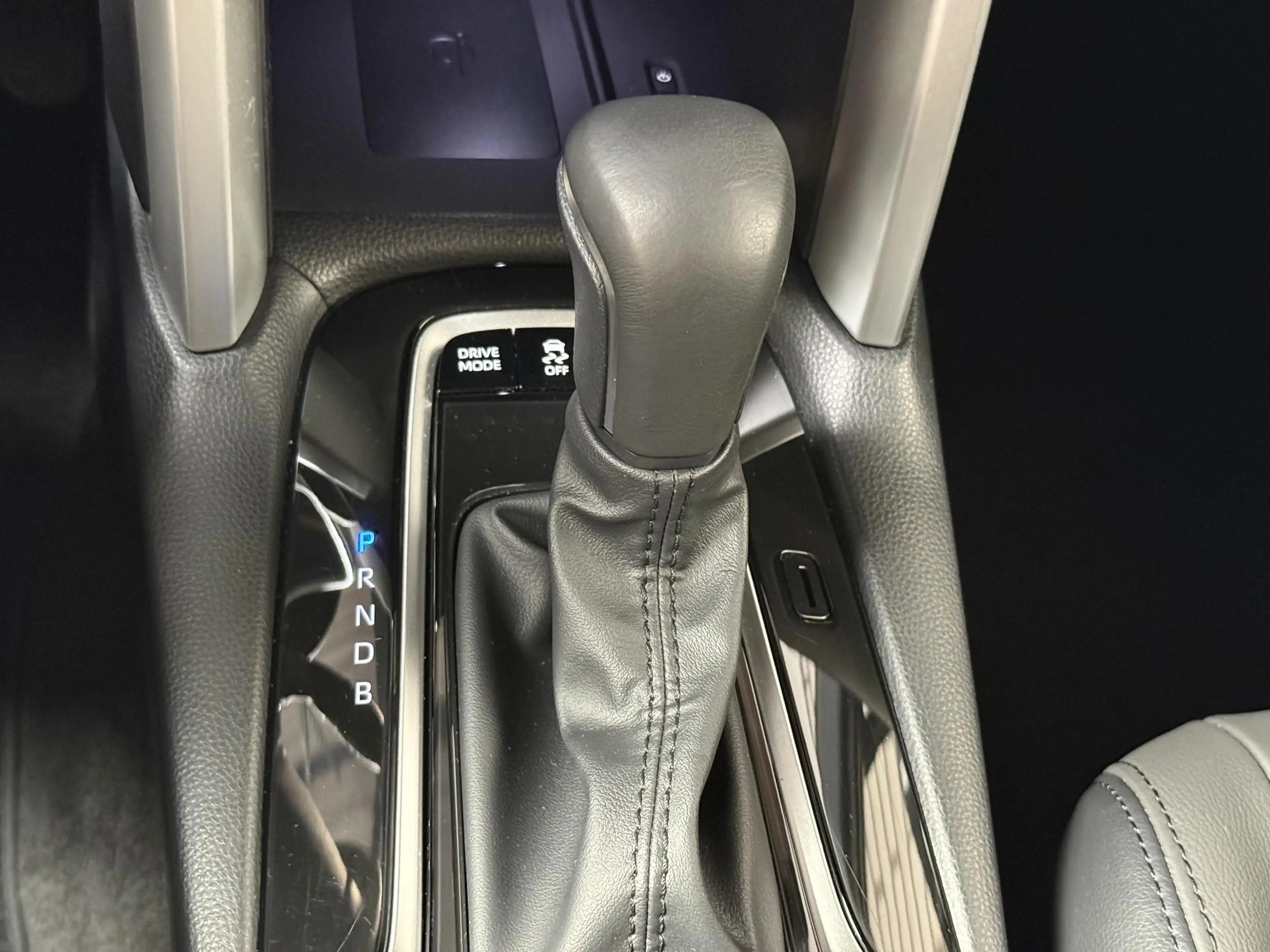 Toyota Corolla Cross 2.0 High Power Hybrid Launch Edition — photo 14