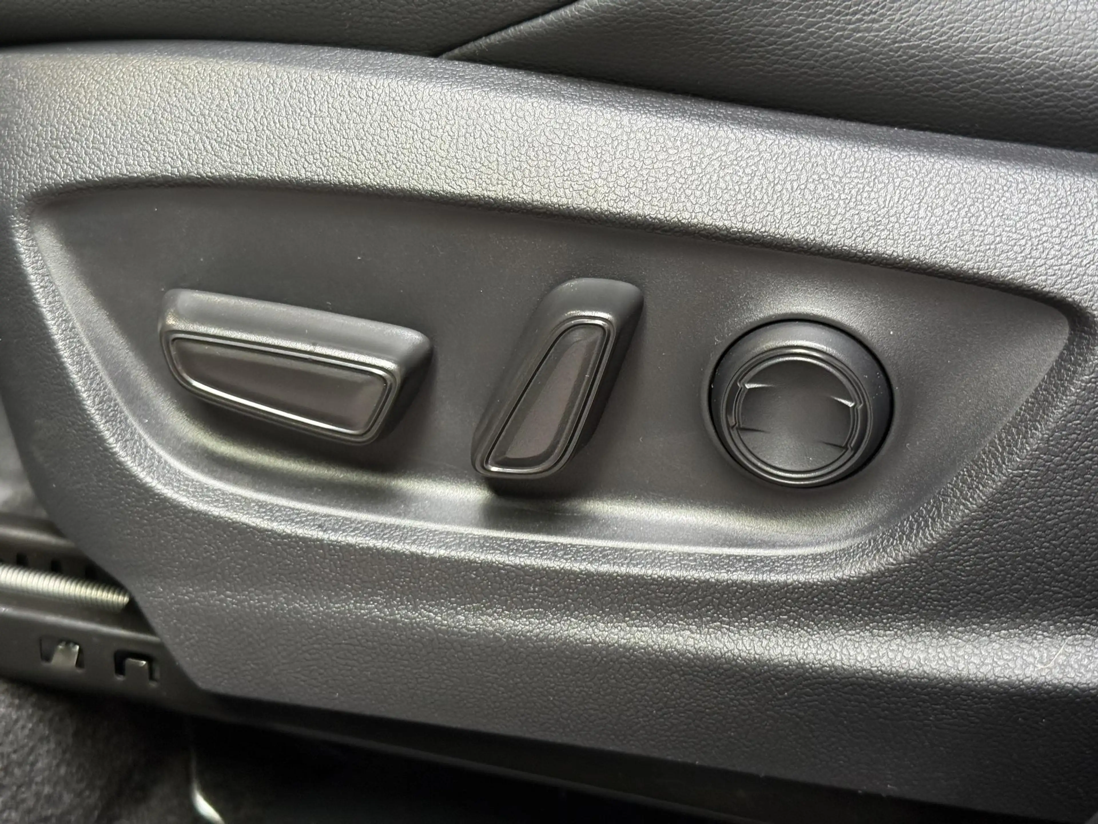 Toyota Corolla Cross 2.0 High Power Hybrid Launch Edition — photo 10