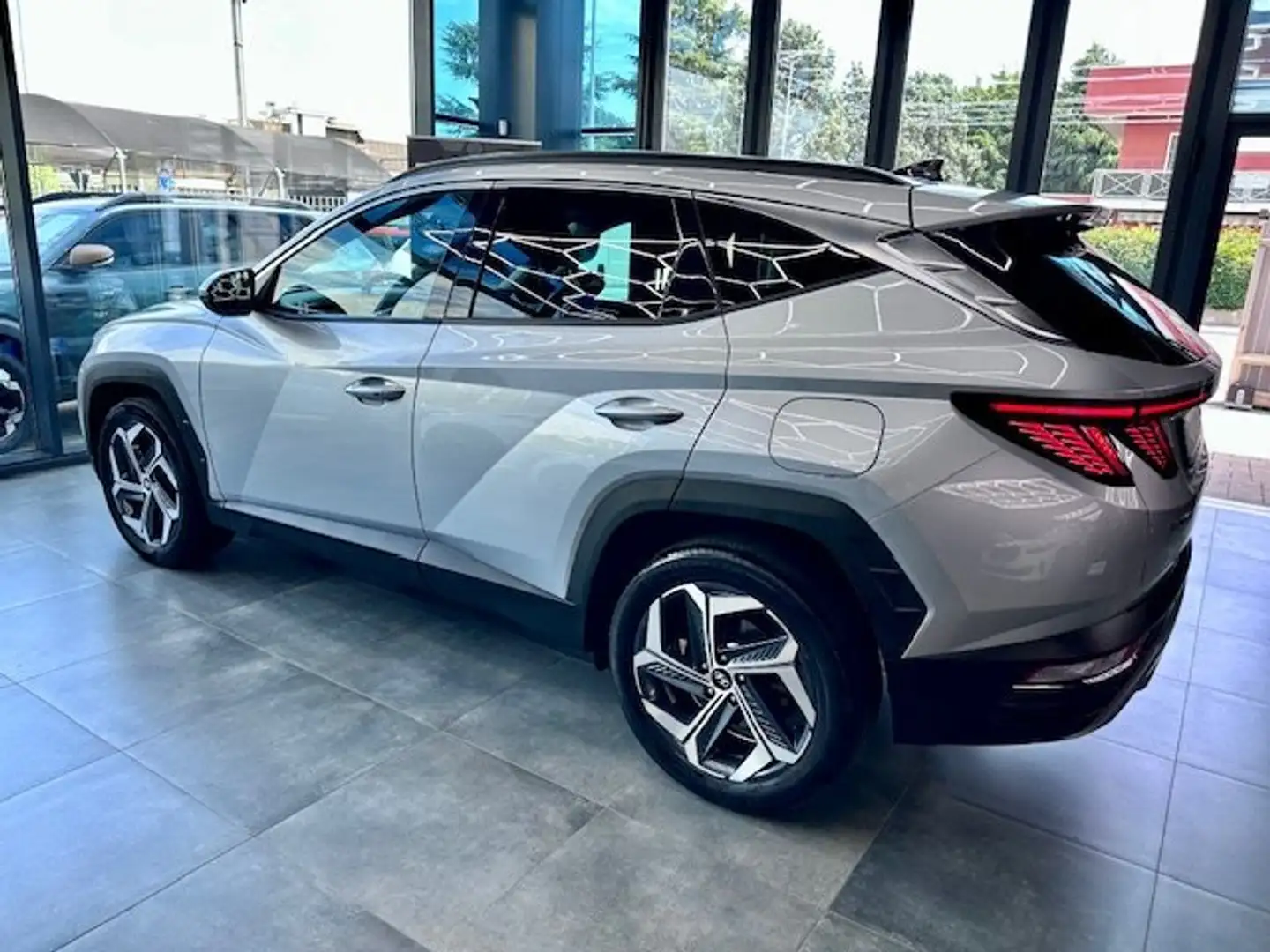 Hyundai TUCSON Tucson 1.6 hev Exellence 4wd AUTOMATICA Full hybri Argento - 2