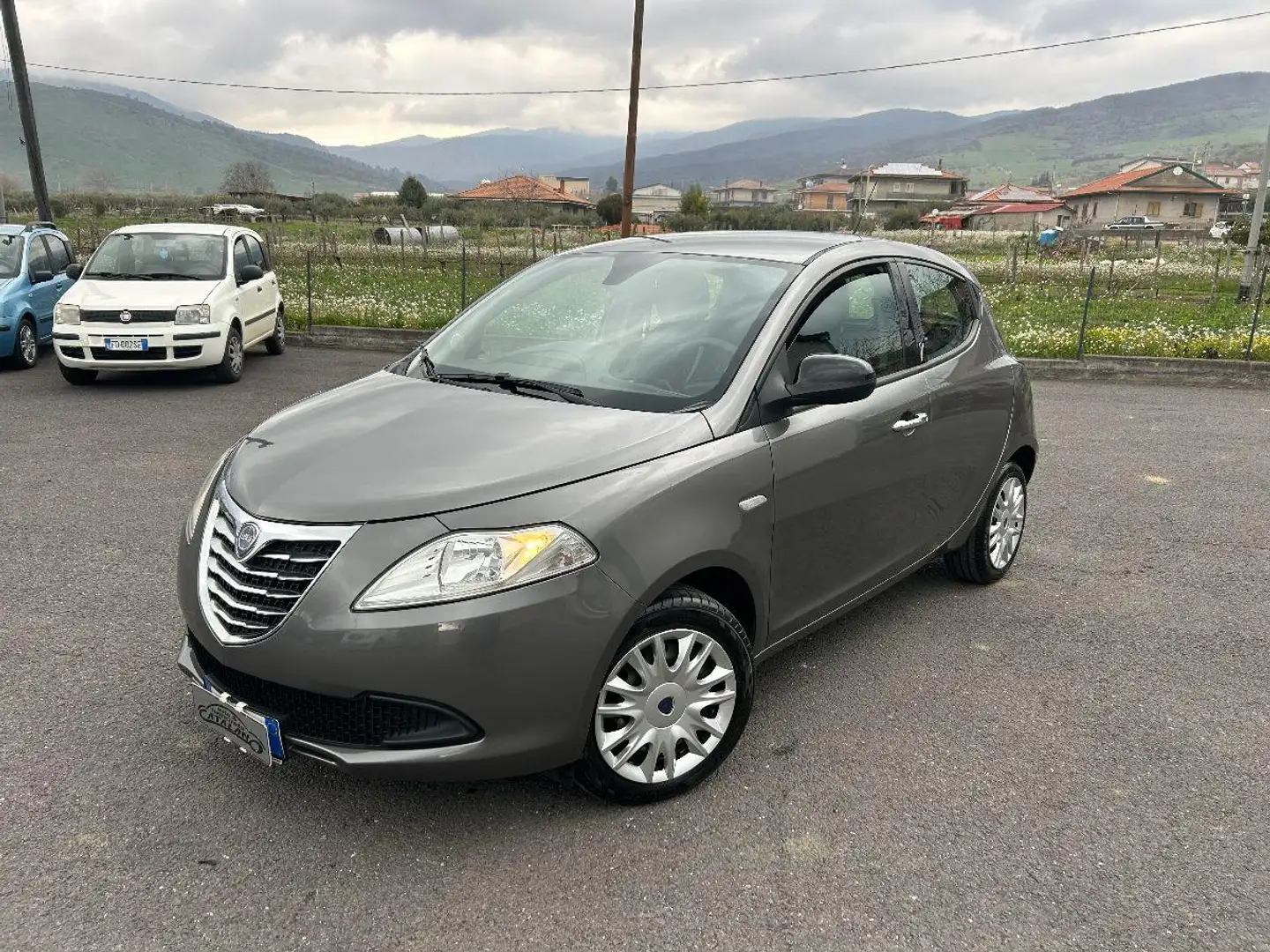Lancia Ypsilon 1.2 69 CV 5 porte Platinum Grigio - 2
