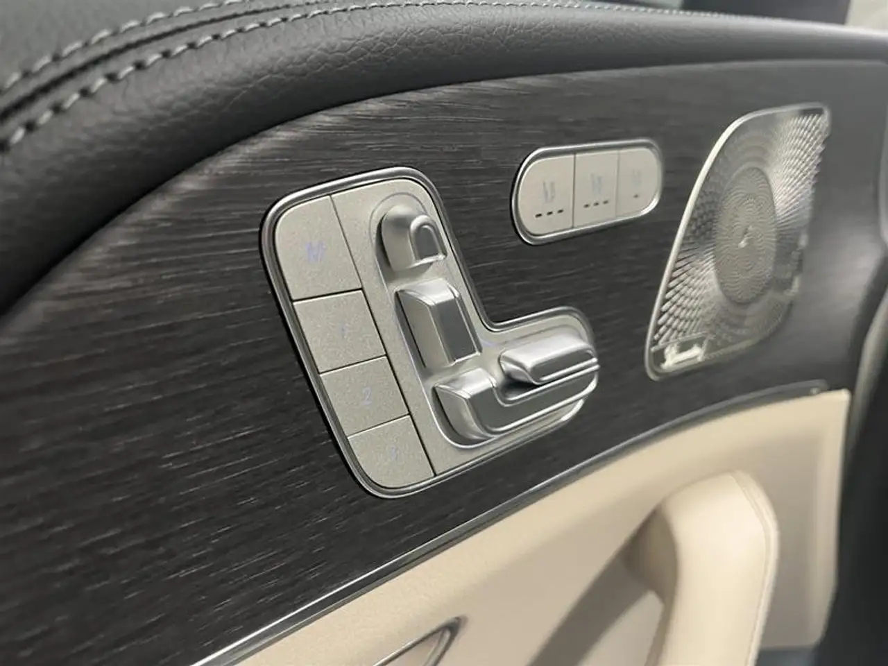 Mercedes-Benz GLE снимка Mercedes-Benz GLE