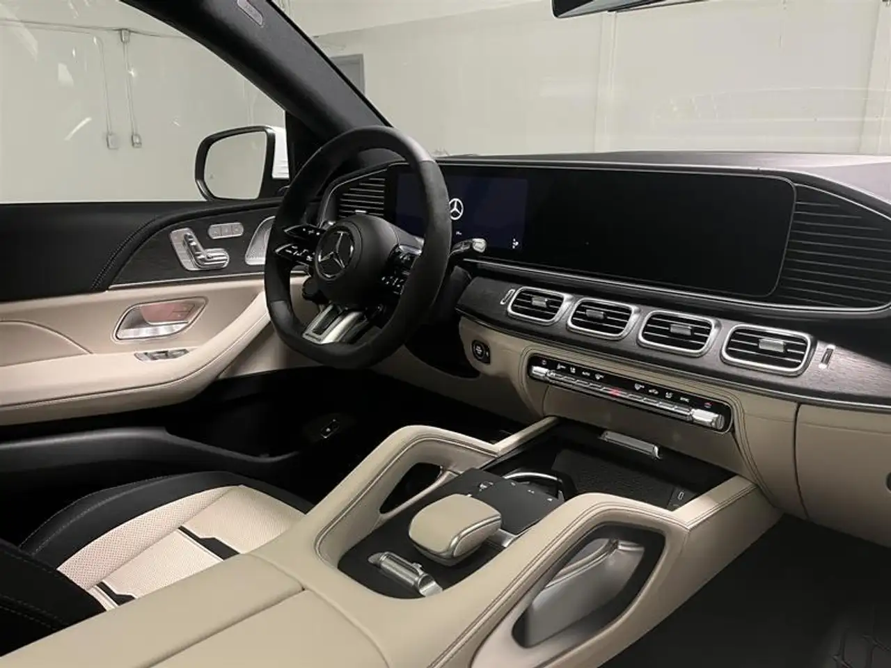 Mercedes-Benz GLE снимка Mercedes-Benz GLE