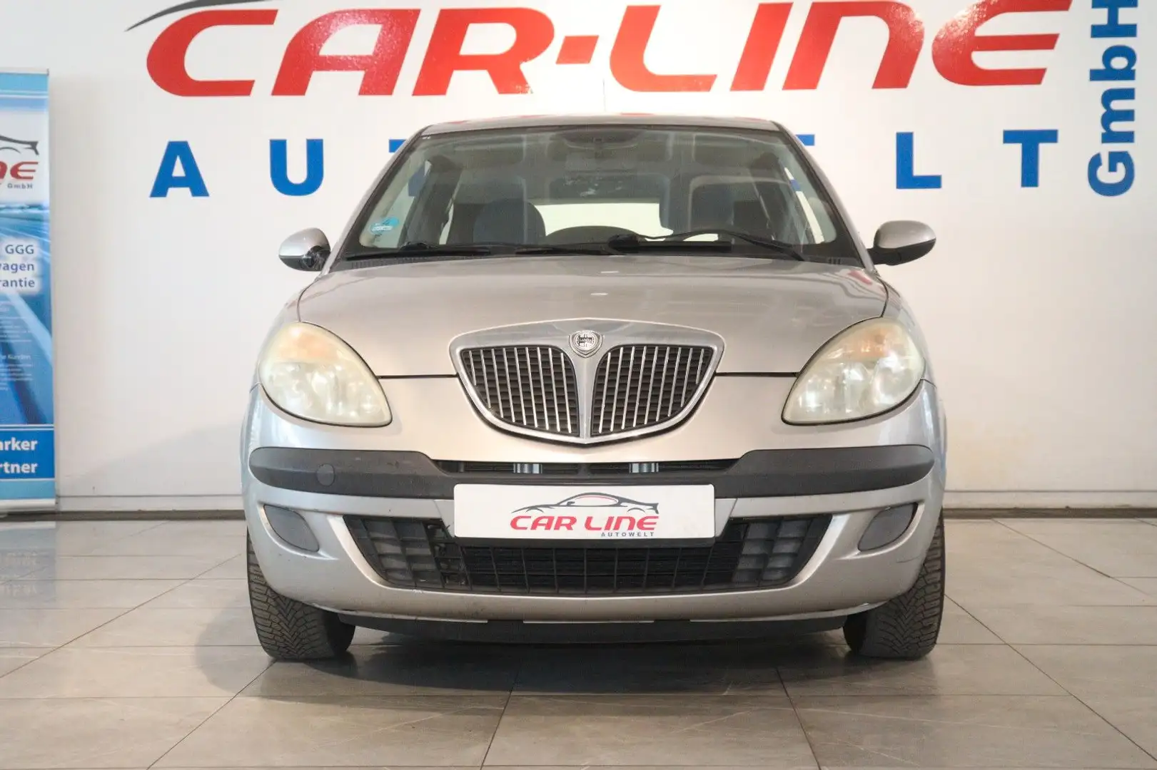 Lancia Ypsilon 1.2 8V Argento *Klima*AU/HU 02/26 Grau - 2