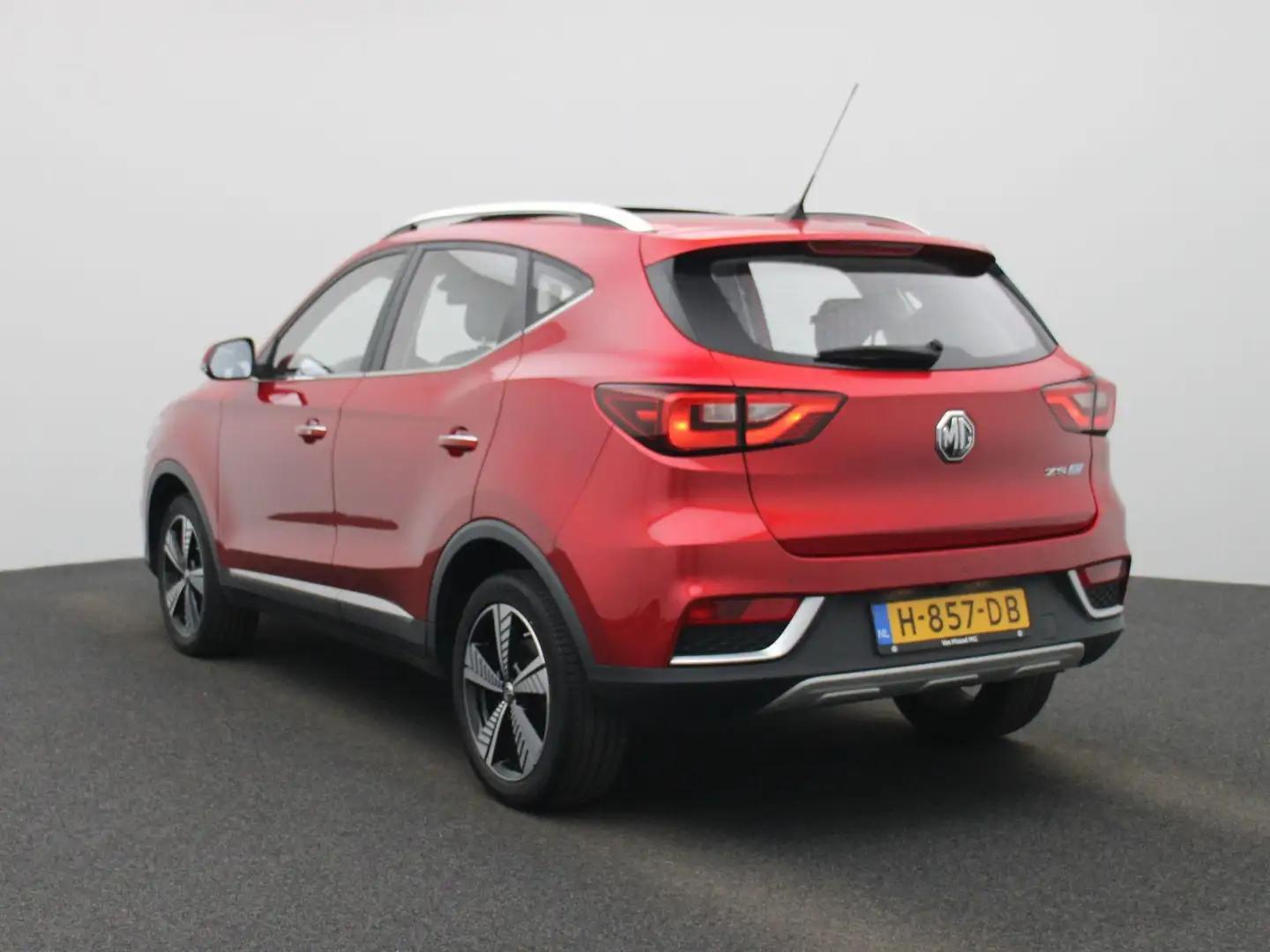 MG ZS MG EV Luxury 45 kWh | Panorama Dak |   Lederen Bek Rood - 2