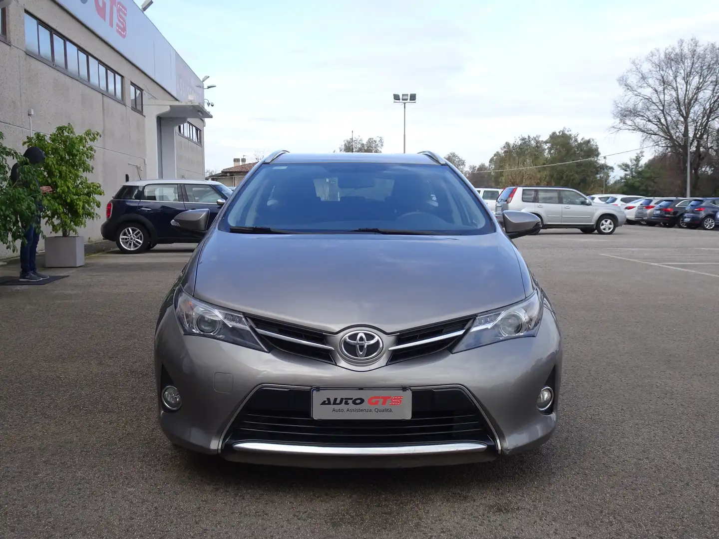 Toyota Auris Auris Touring Sport Touring Sport 1.4 d-4d Active Grau - 2
