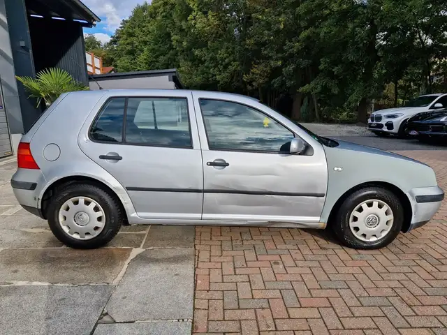 Volkswagen Golf view 4