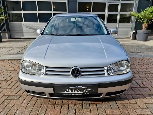 Volkswagen Golf view 2