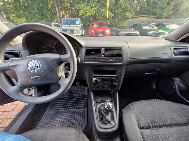 Volkswagen Golf view 11