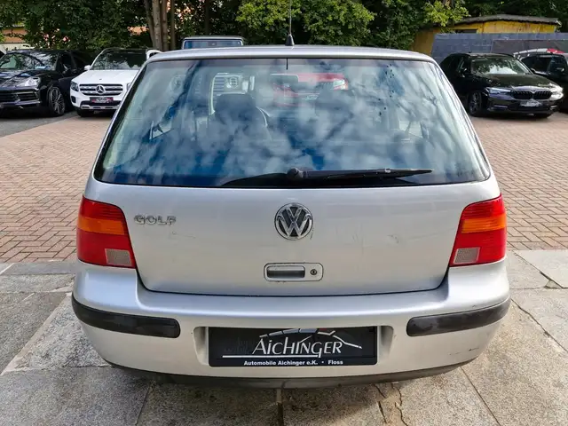 Volkswagen Golf view 6